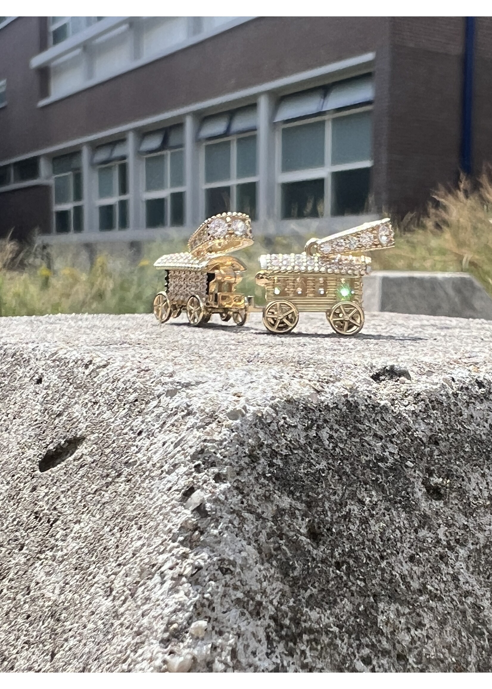 Cataleya jewels Geelgouden woonwagen hanger big met witte zirkonia's 14k - size l