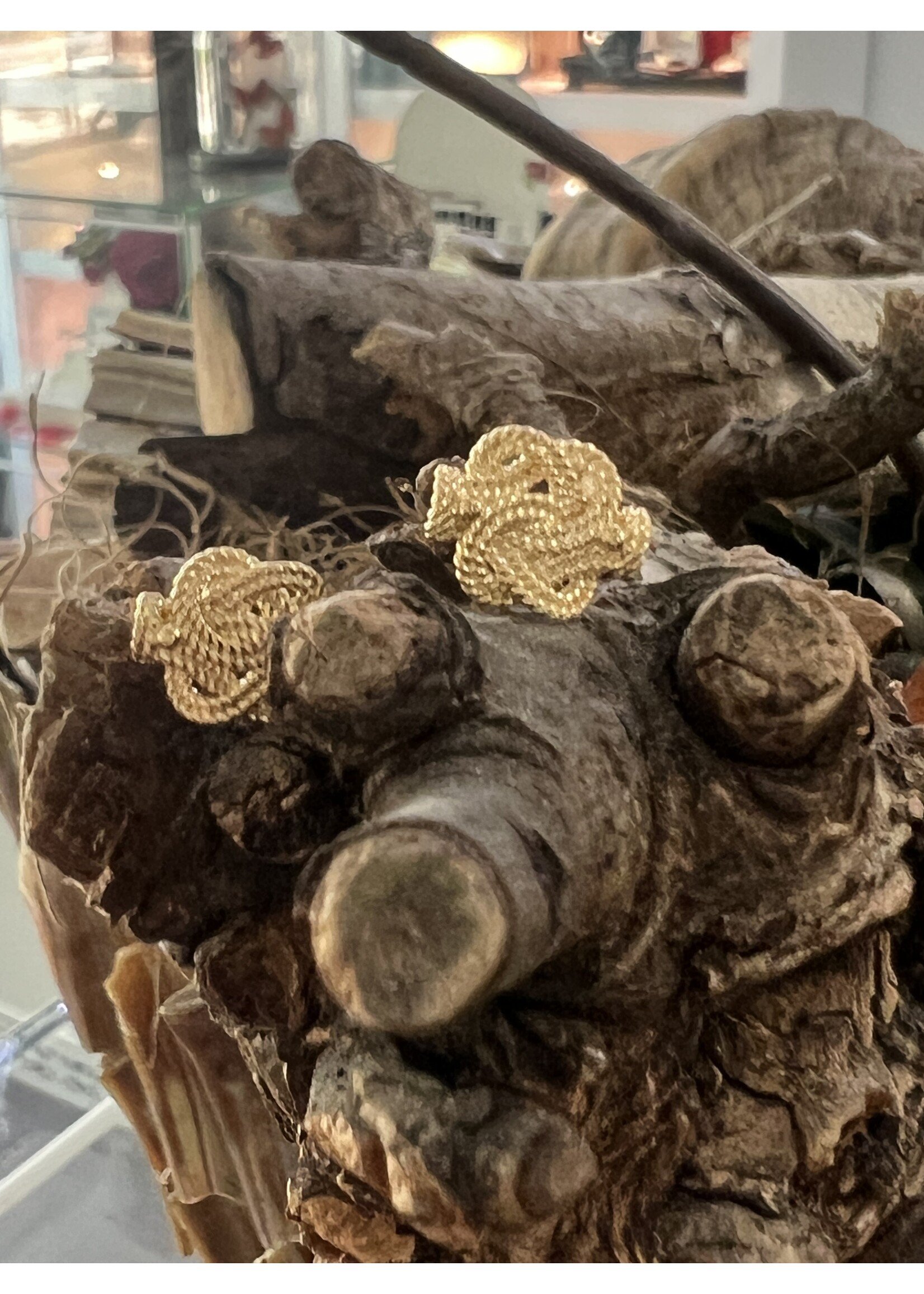 Cataleya jewels Geelgouden oorknoppen surinaamse mattenklopper