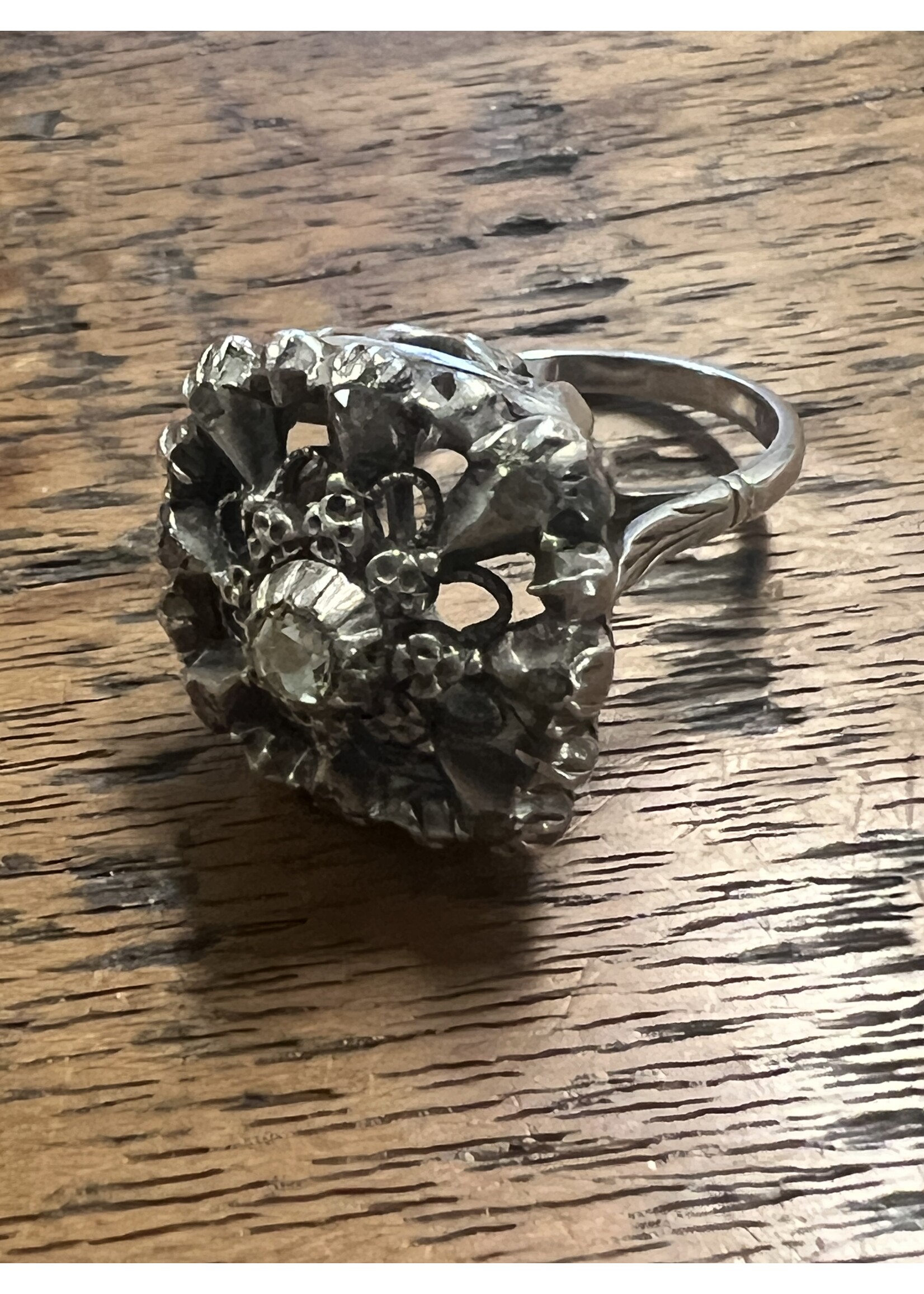 Vintage & Occasion Occasion zilveren, hoge ring met roosdiamant