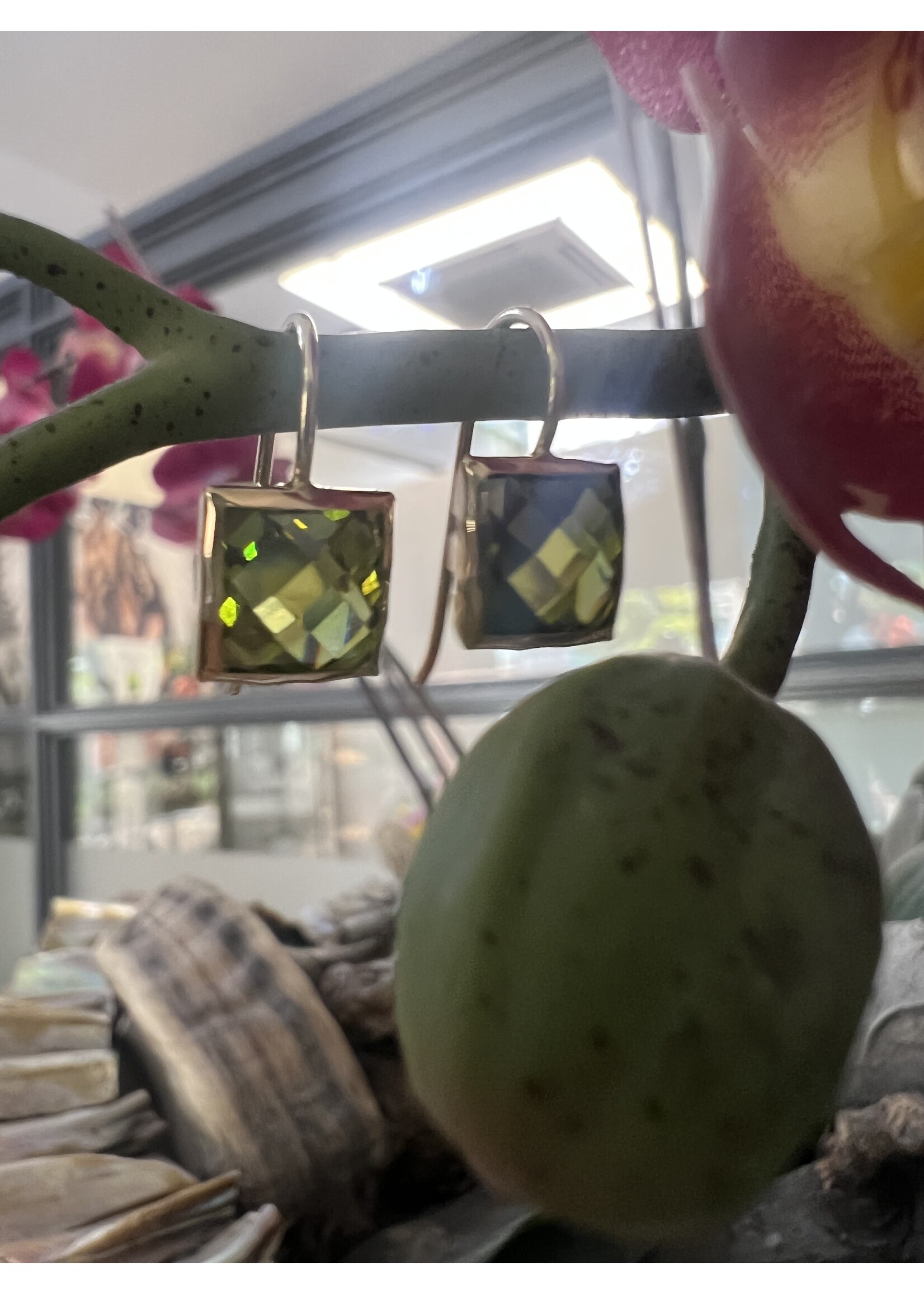 Cataleya jewels oorbellen met groene steen