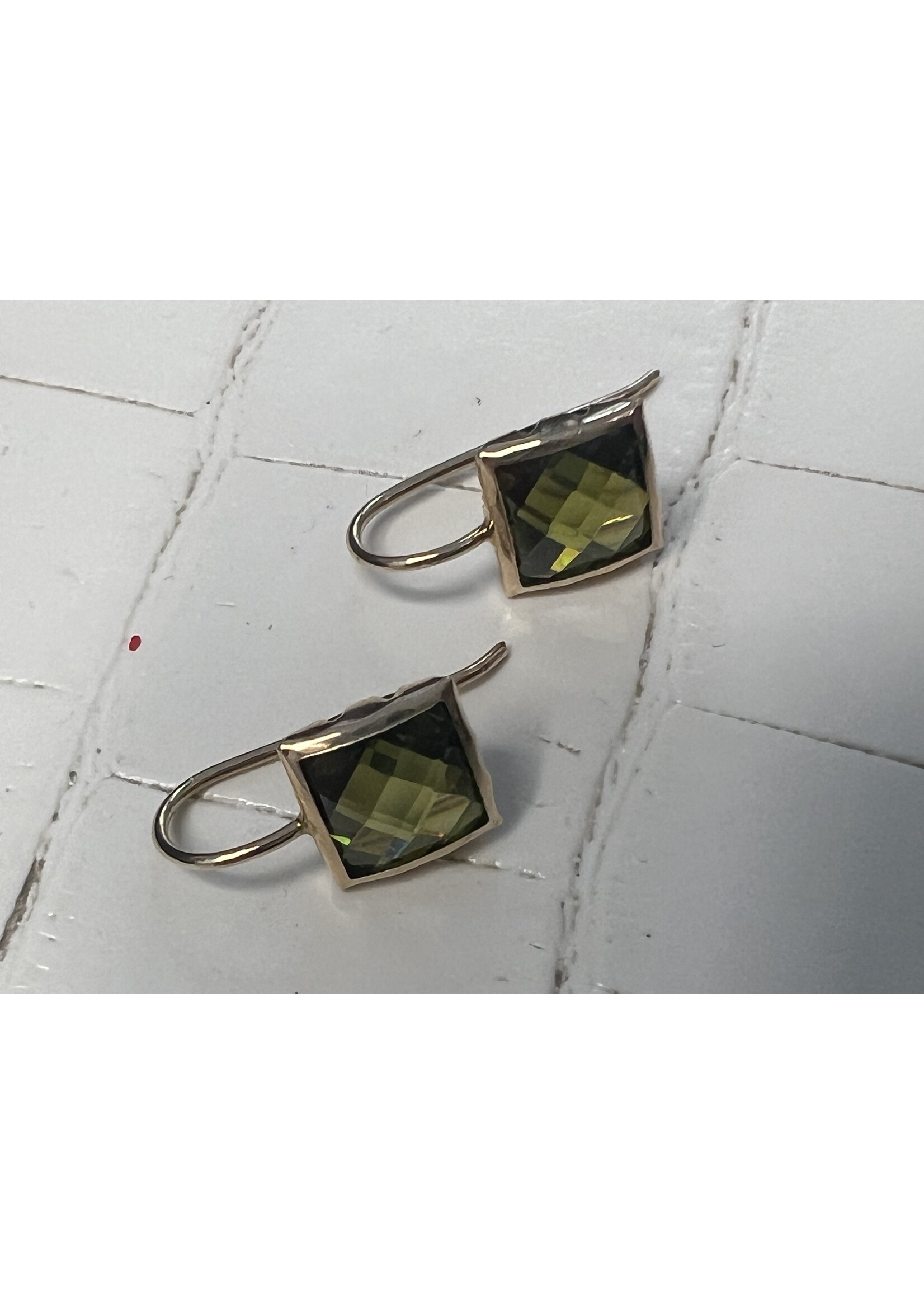 Cataleya jewels oorbellen met groene steen