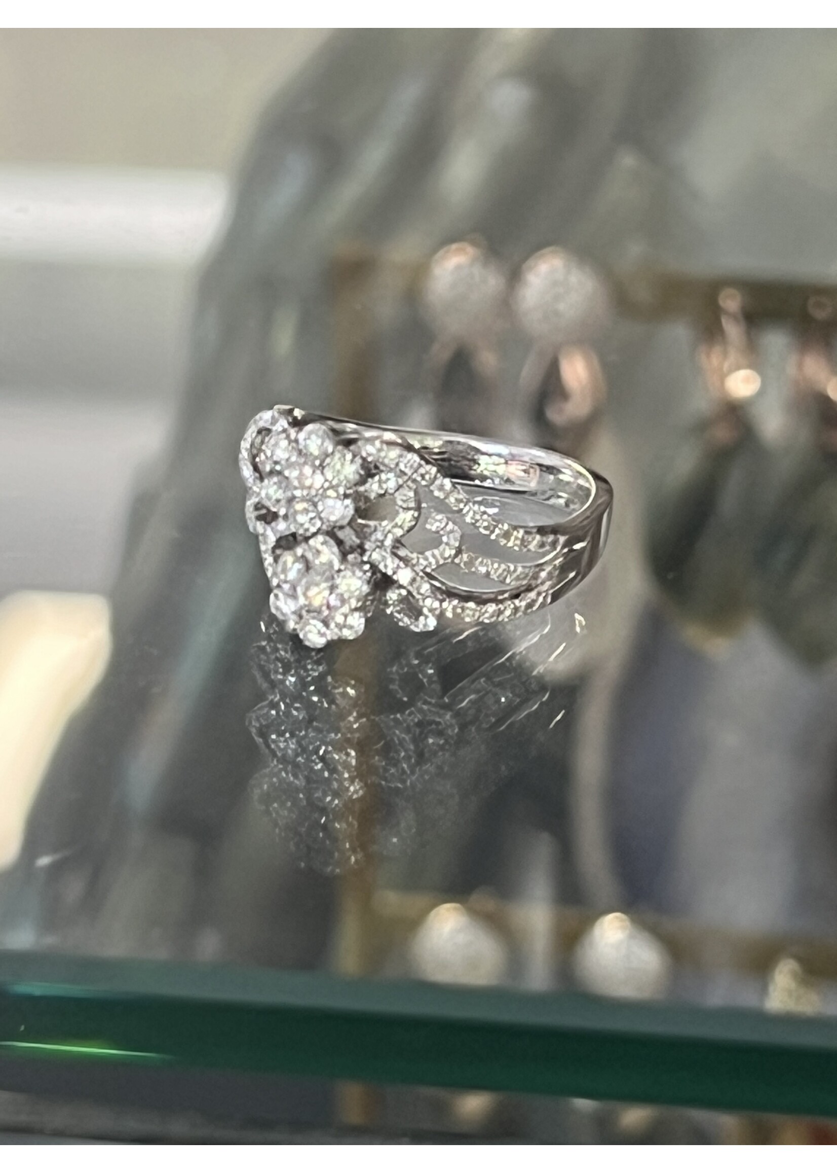 Vintage & Occasion Vintage 18k witgouden bloemen ring met diamant