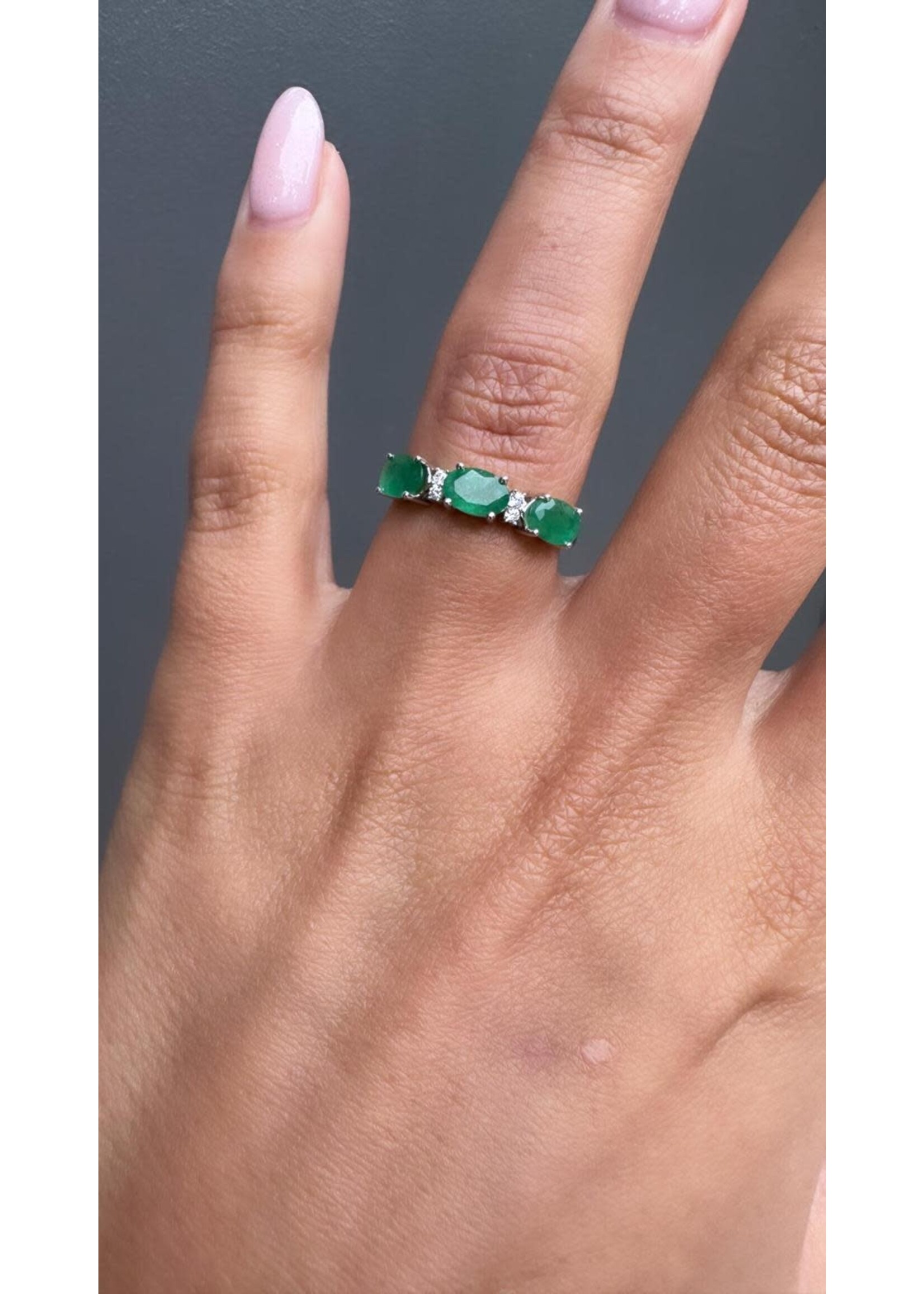 Vintage & Occasion Witgouden ring met smaragd