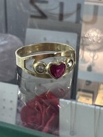 Vintage & Occasion Occasion gouden ring met rood zirkonia hartje