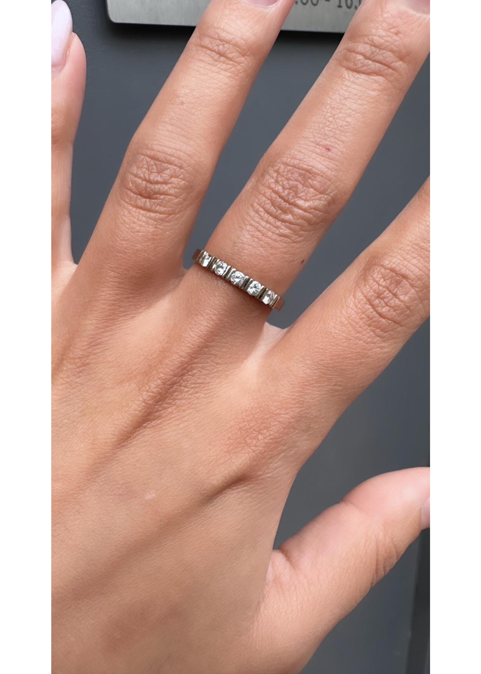 Vintage & Occasion Vintage & Occasion gouden rij ring met 5 diamanten, 0.35ct VSI F