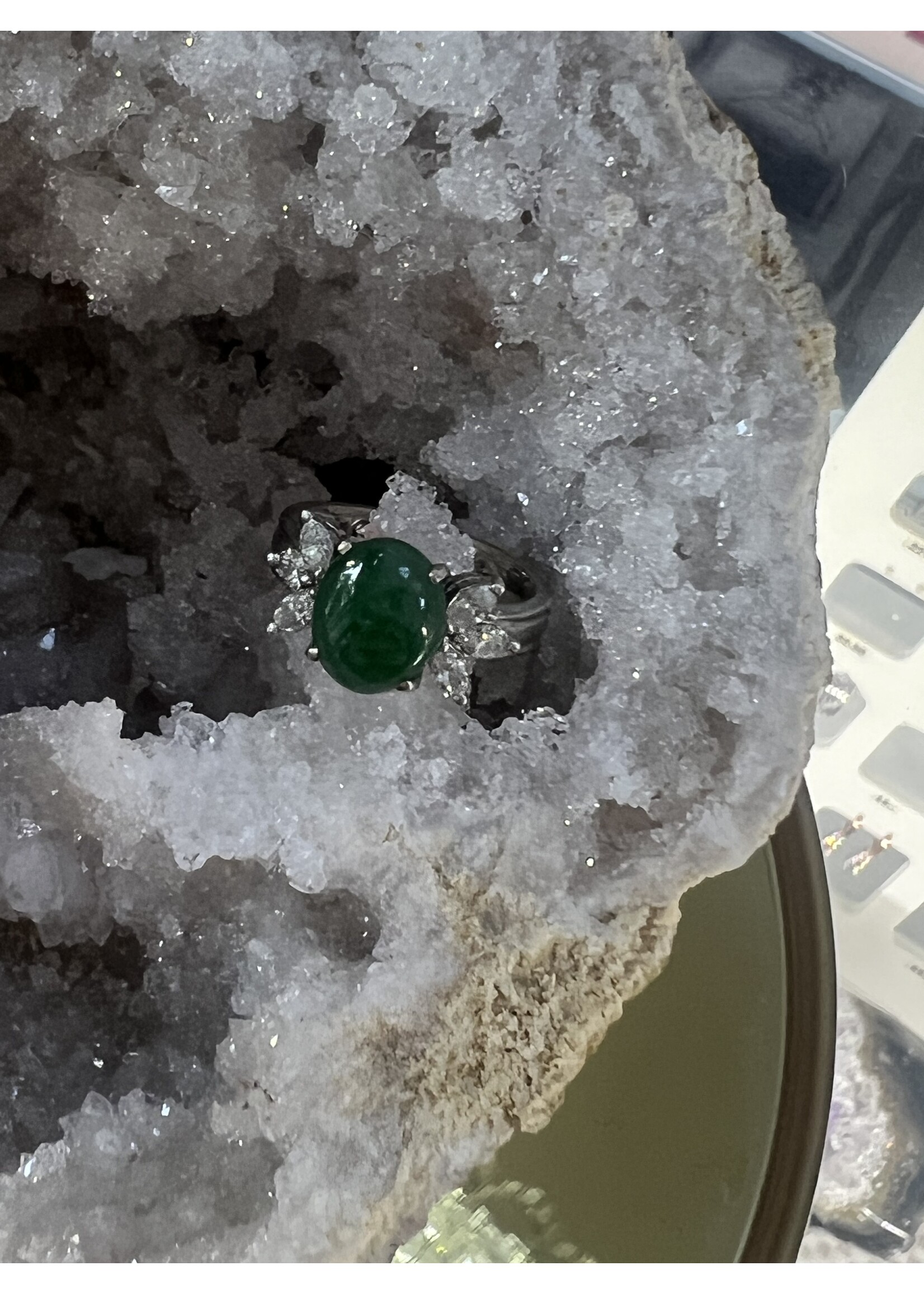 Vintage & Occasion Witgouden ring met smaragd en briljant