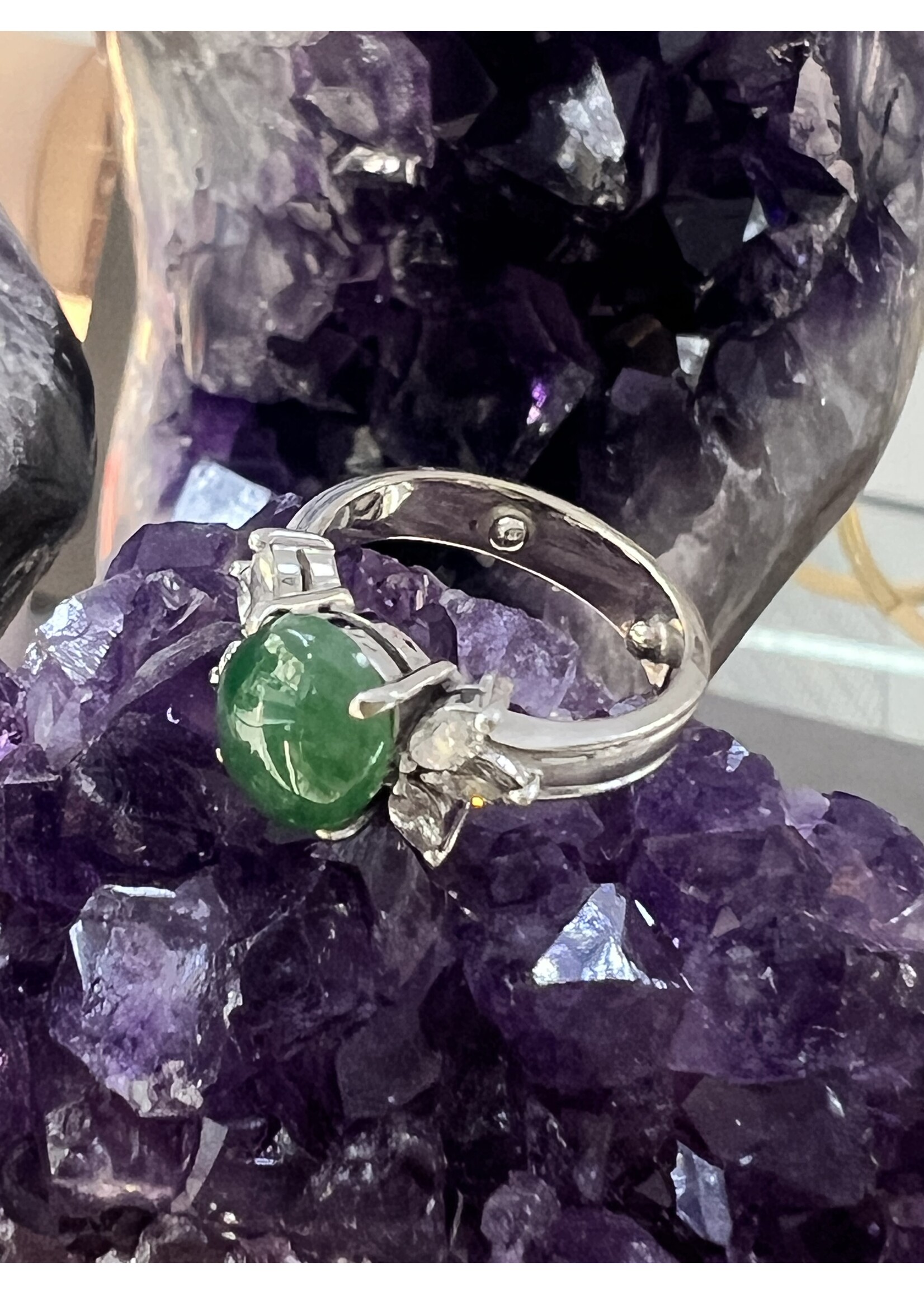 Vintage & Occasion Witgouden ring met smaragd en briljant