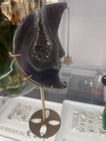 Cataleya jewels Maan van agaat op stand