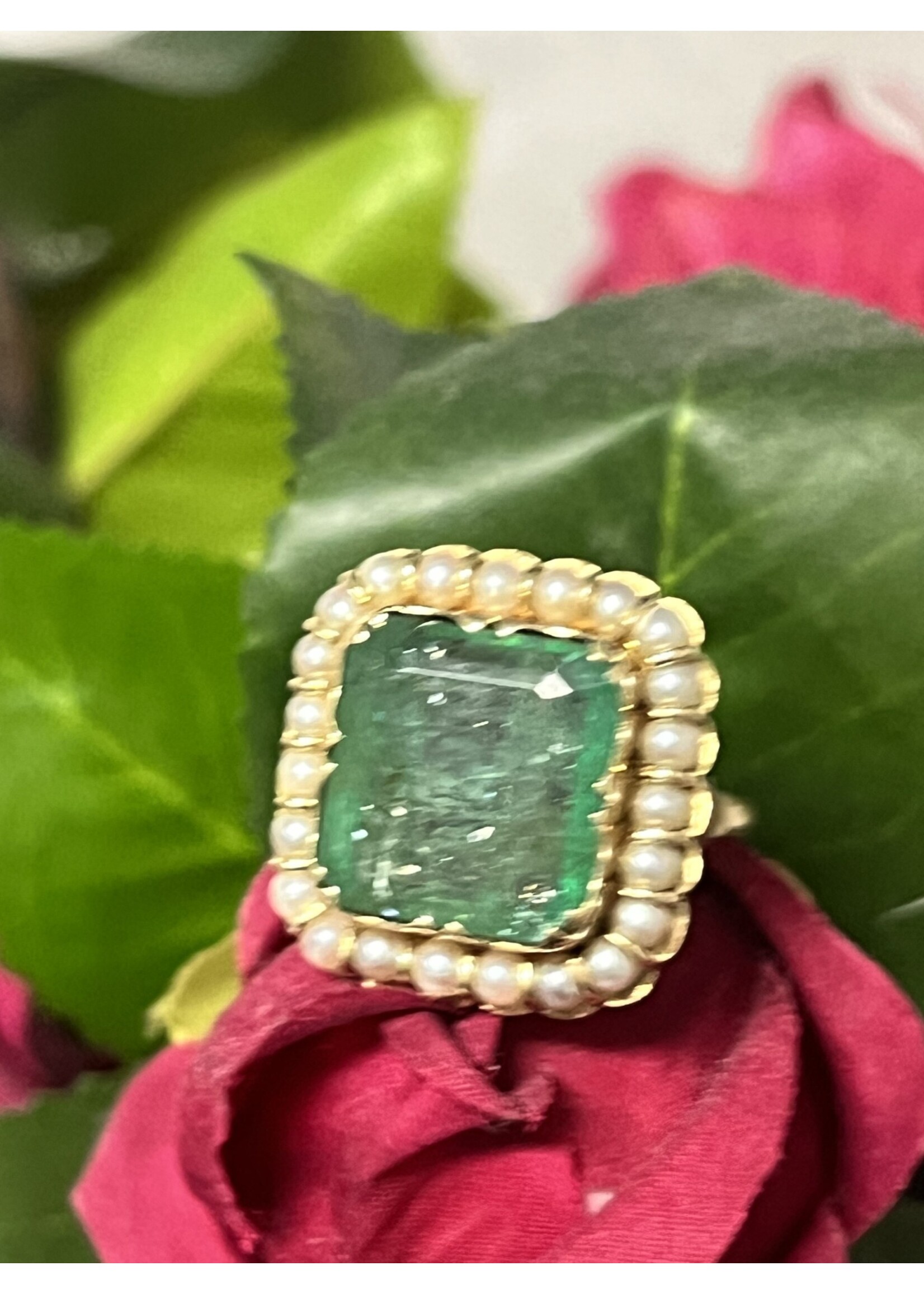Vintage & Occasion Vintage gouden ring met smaragd en parels
