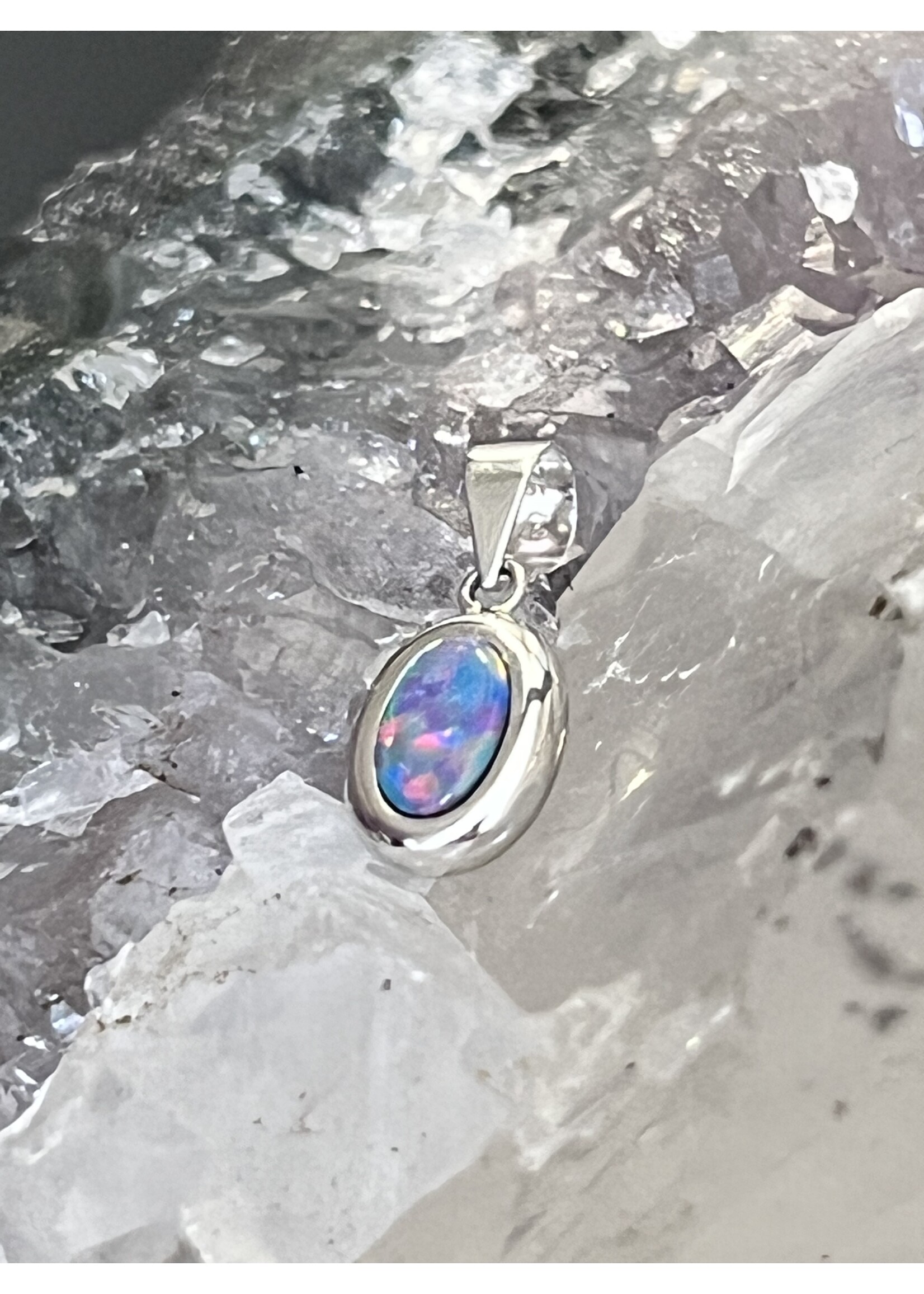 Vintage & Occasion Occasion witgouden hanger met opaal