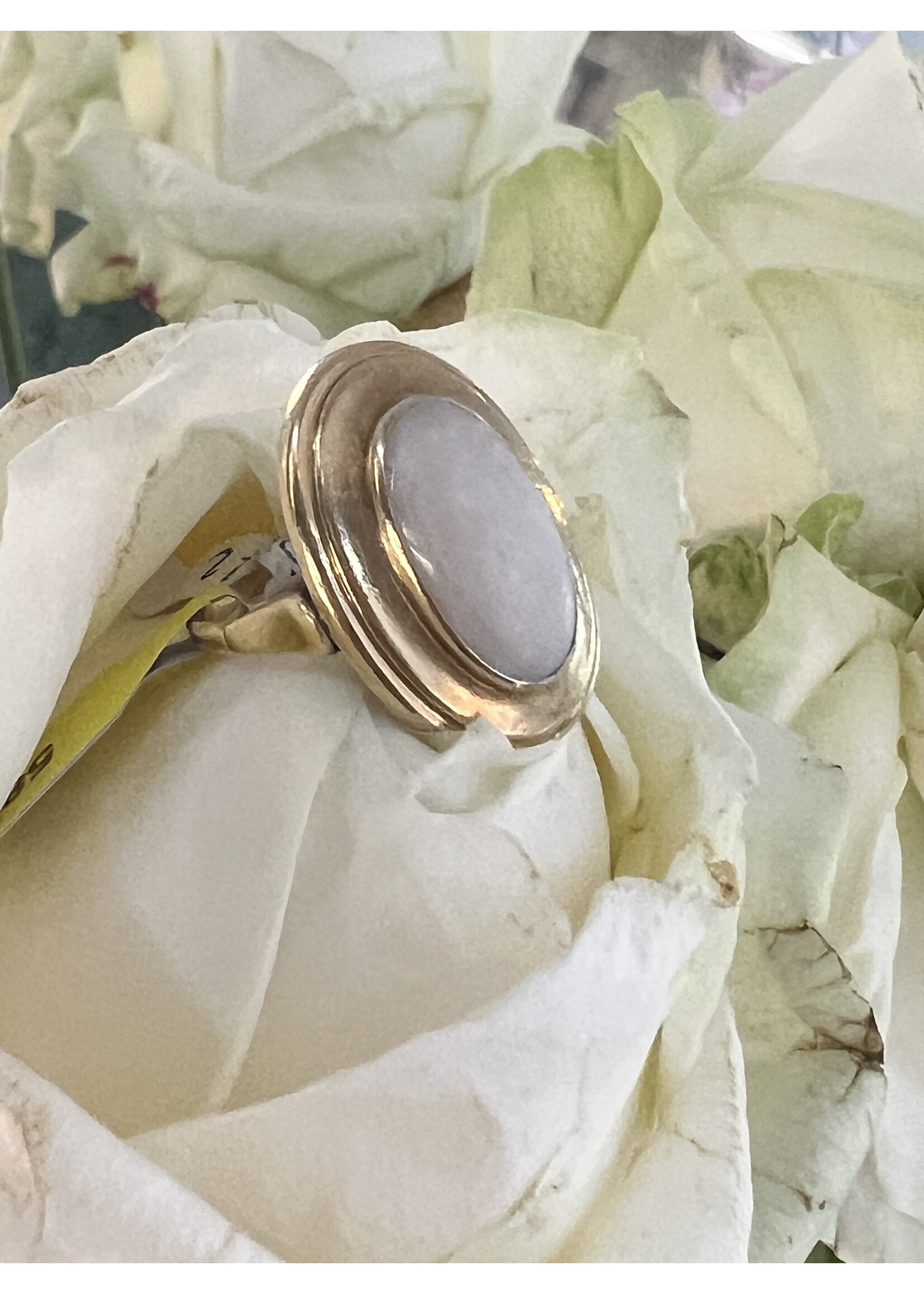 Vintage & Occasion Occasion gouden ring met witte opaal