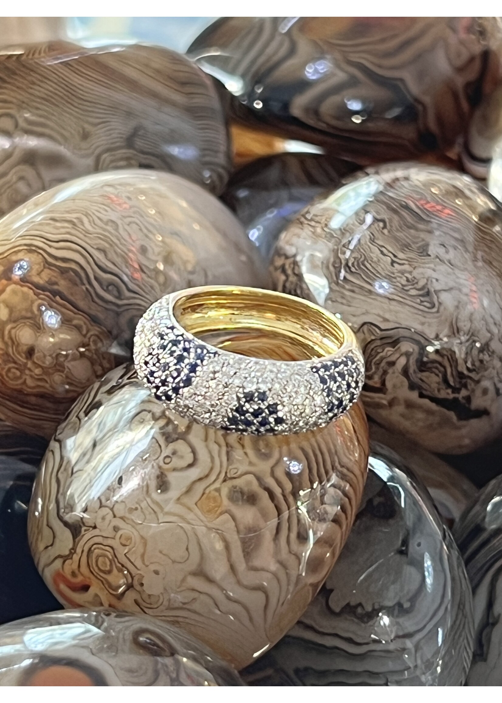 Vintage & Occasion Ring met briljant en saffier in tijgerprint motief gave gezet