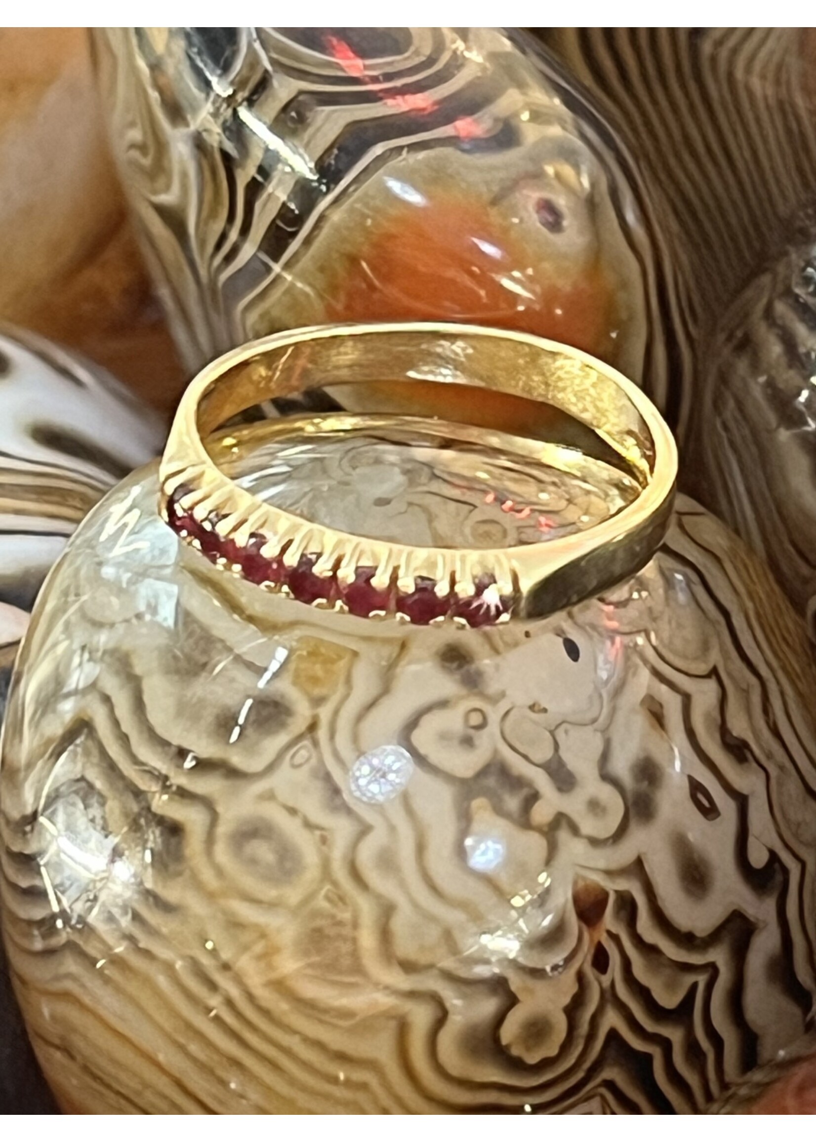Vintage & Occasion Aanschuif ring met robijn