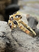 Vintage & Occasion Geelgouden ring met granaat rozet - maat 18.5