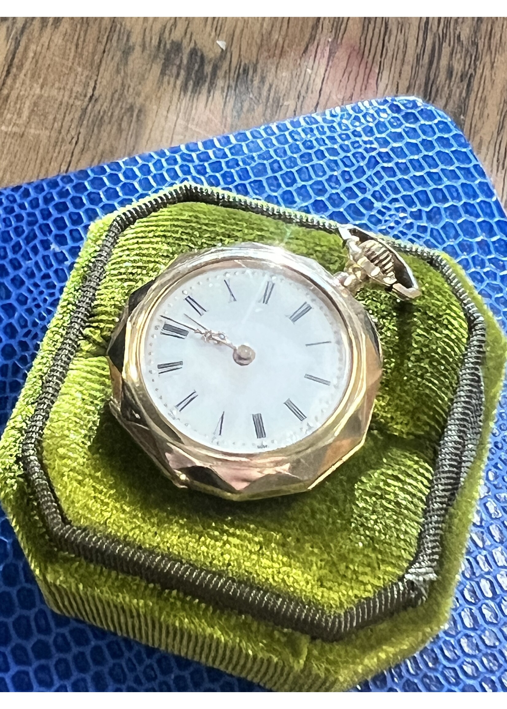 Vintage & Occasion Gouden Remontoir facet zakhorloge