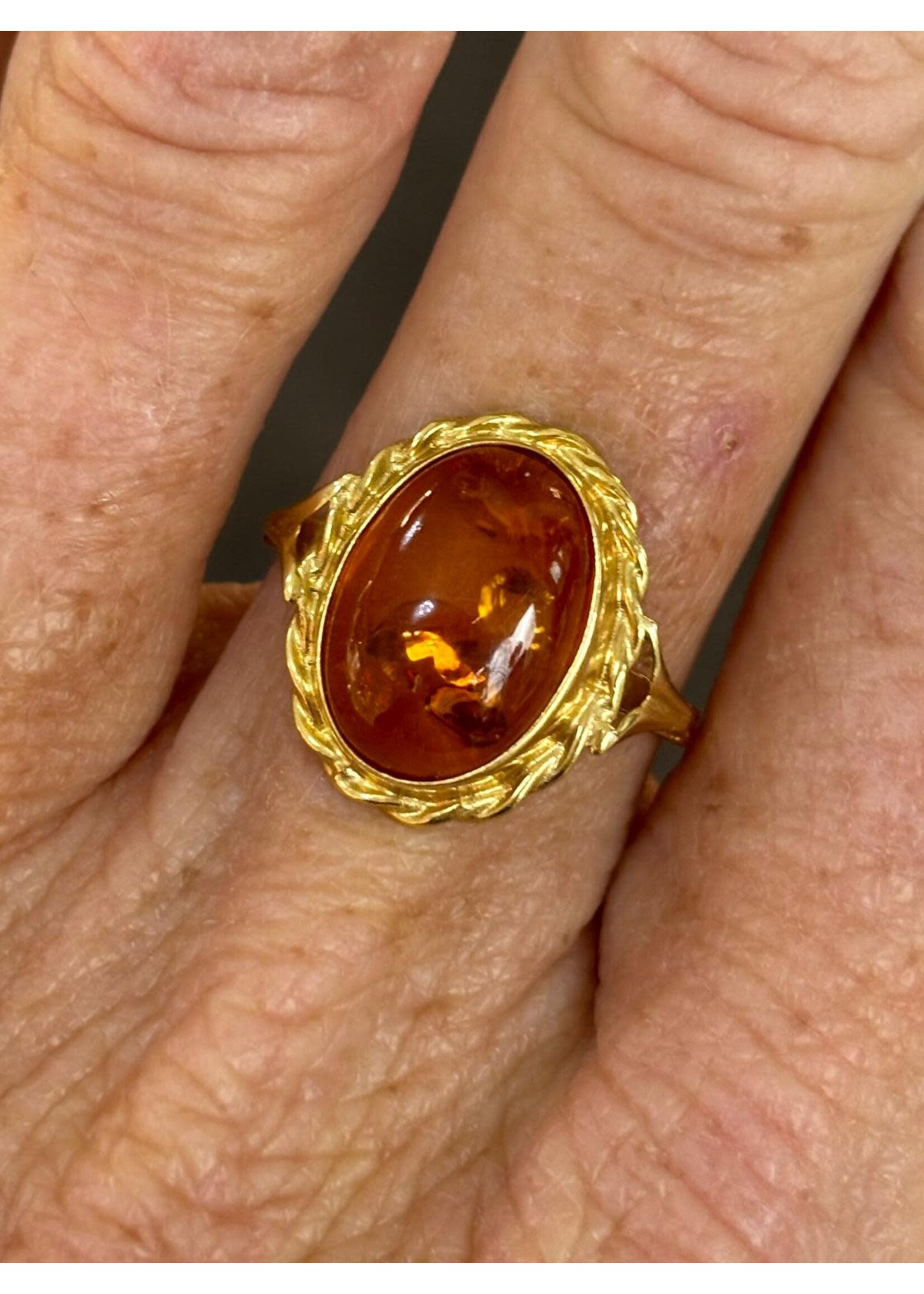 Vintage & Occasion Occasion ring met Amber / barnsteen