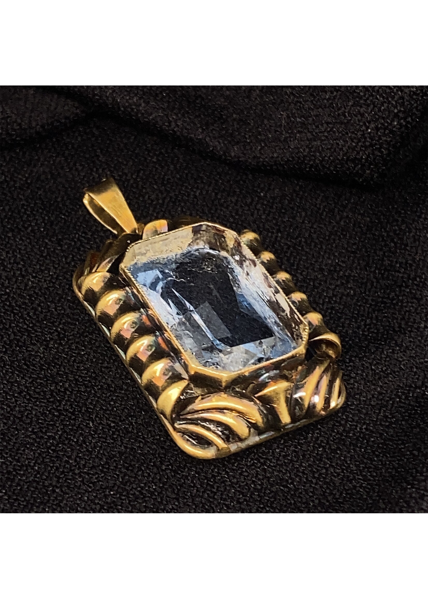 Vintage & Occasion Gouden vintage  occasion hanger met topaas