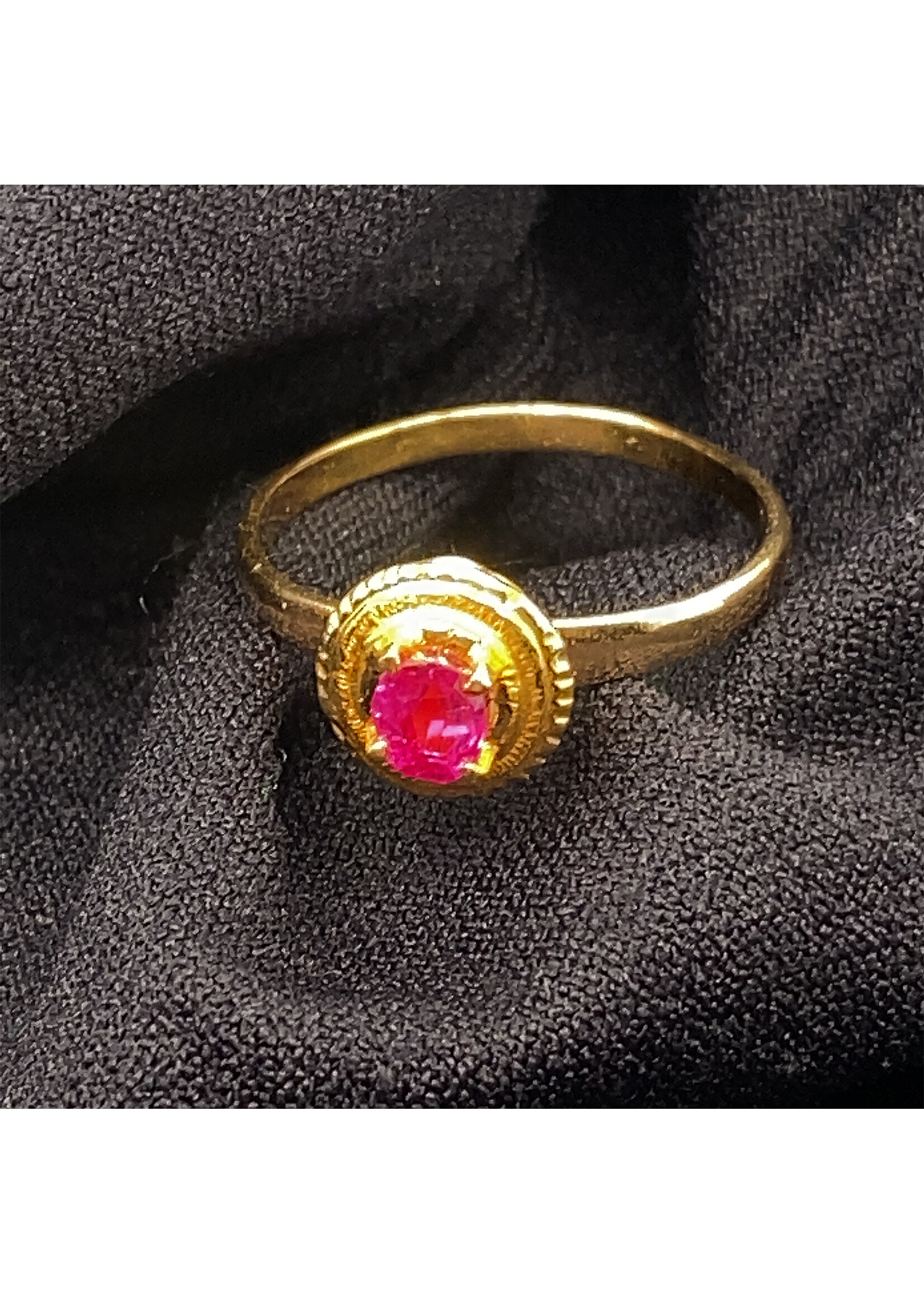 Vintage & Occasion Gouden ring met roze gefacetteerde edelsteen