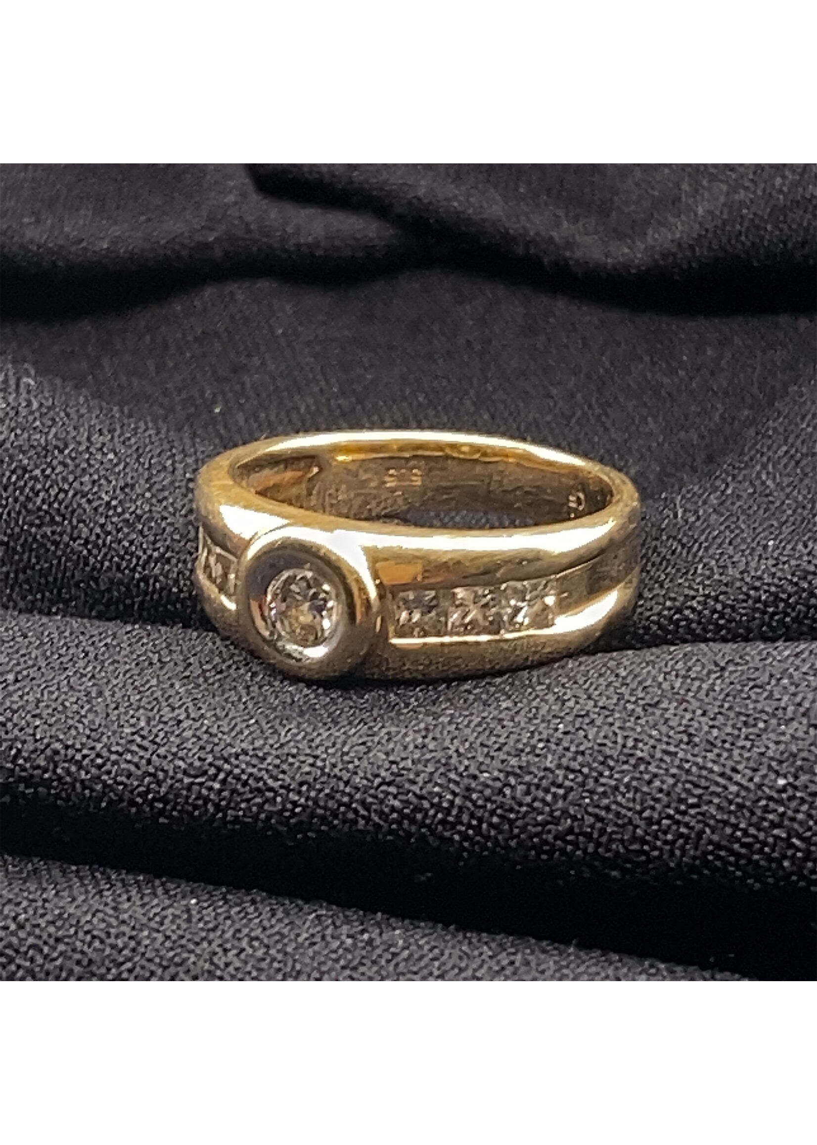 Vintage & Occasion Gouden occasion ring met briljant en carré diamant