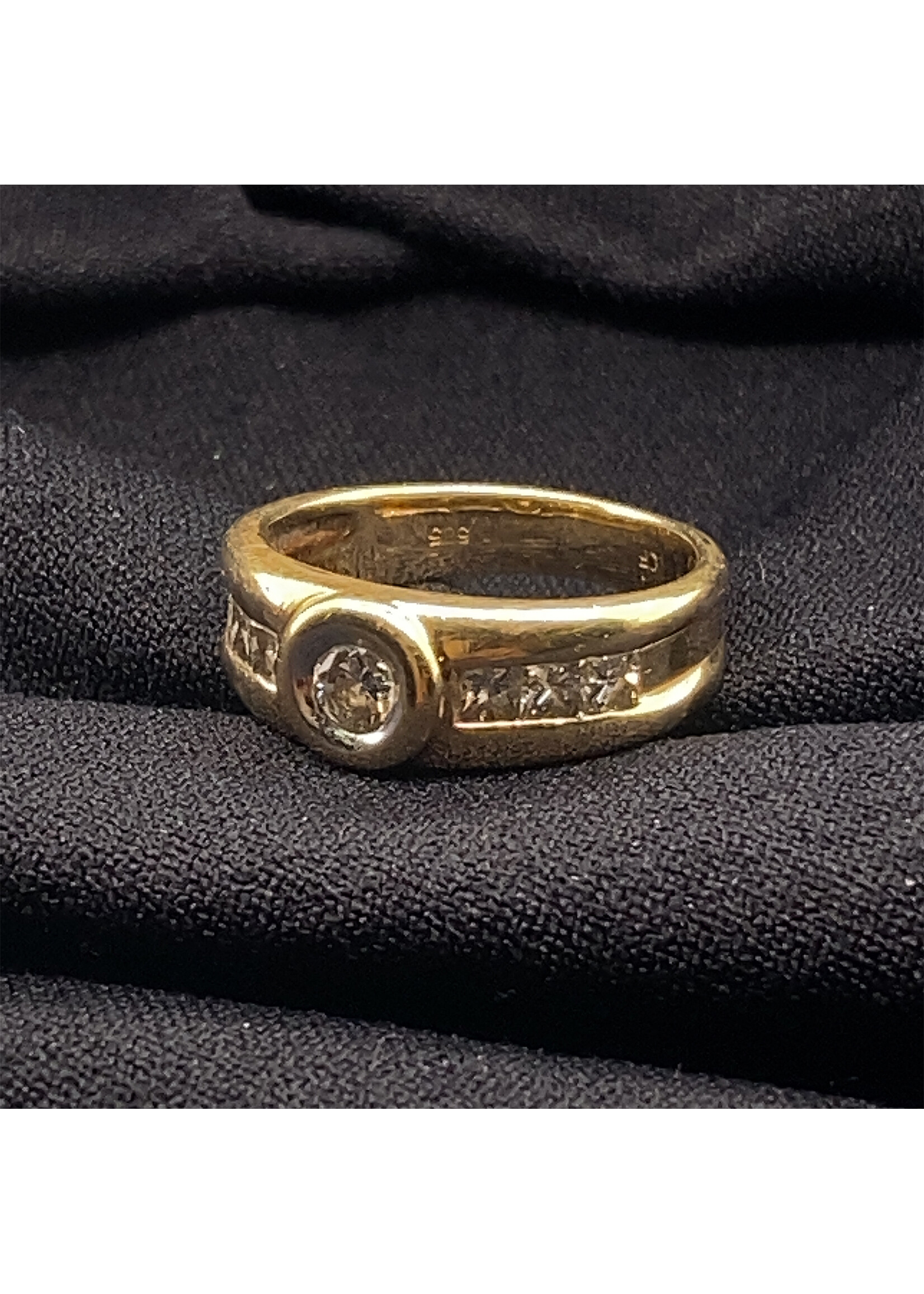 Vintage & Occasion Gouden occasion ring met briljant en carré diamant