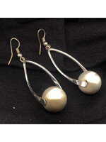 Vintage & Occasion Zilveren glanzende oorhangers met matte bol