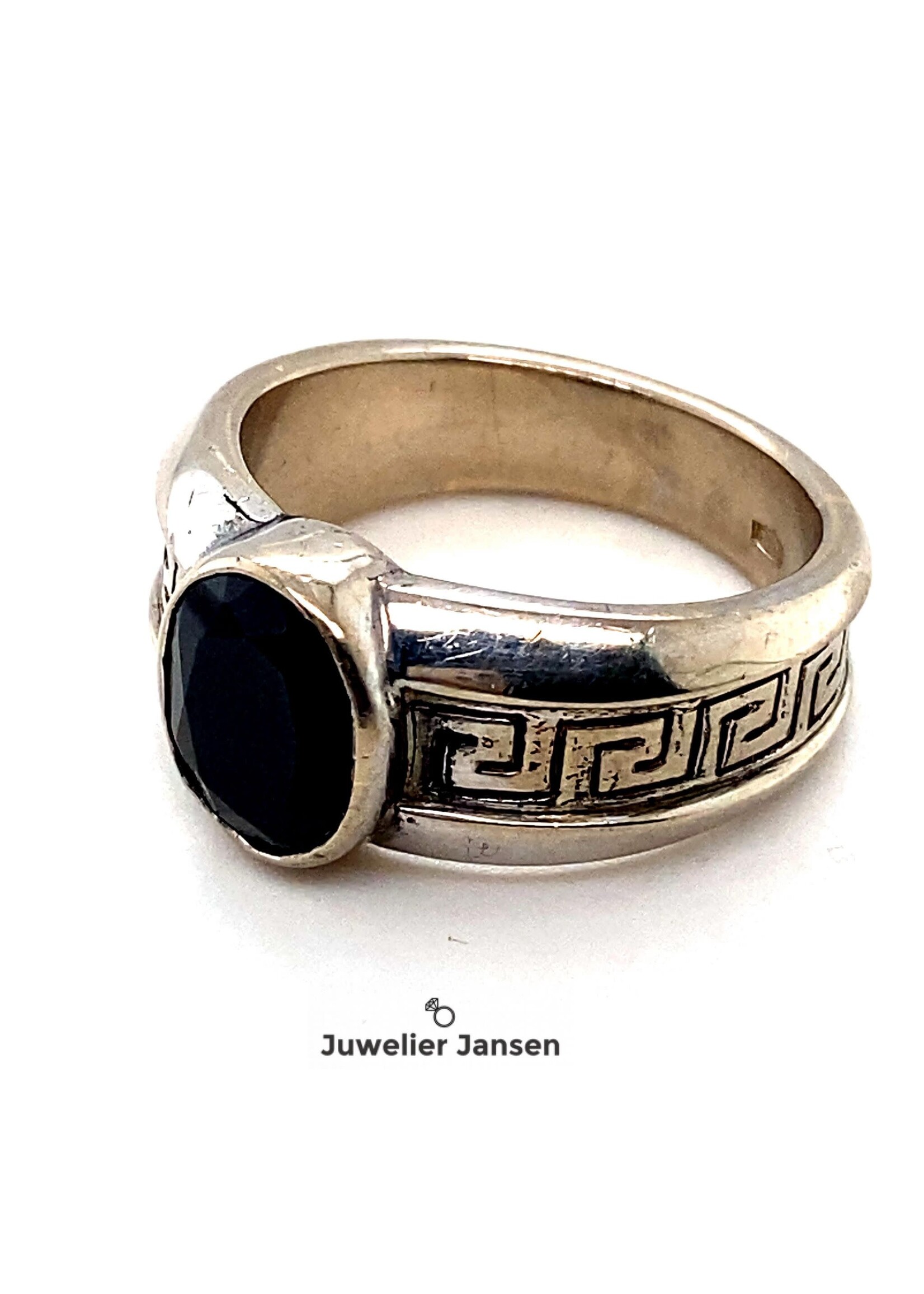 Vintage & Occasion Witgouden massieve  zegelring   motief met gefaceteerde saffier 4.8 ct - maat 22