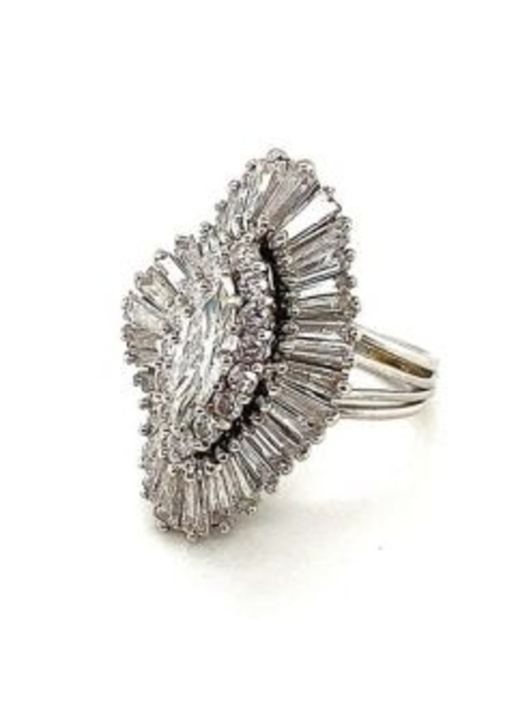 Vintage & Occasion Witgouden ring met grote zetting bezet met markies diamant totaal 8.3ct - HRD certificaat