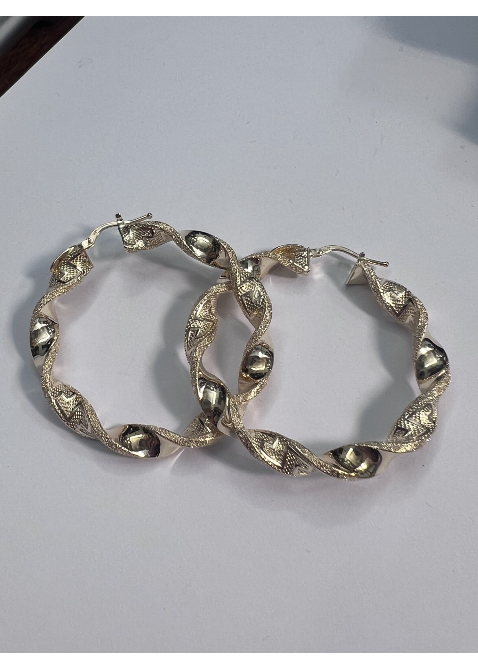 Cataleya jewels Wokkel oorbellen 14k goud 7.6 gram versace motief