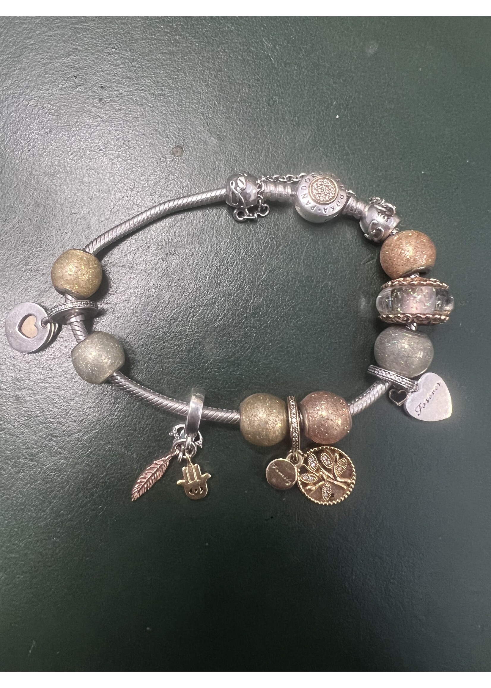 Vintage & Occasion Armband pandora gedragen staat