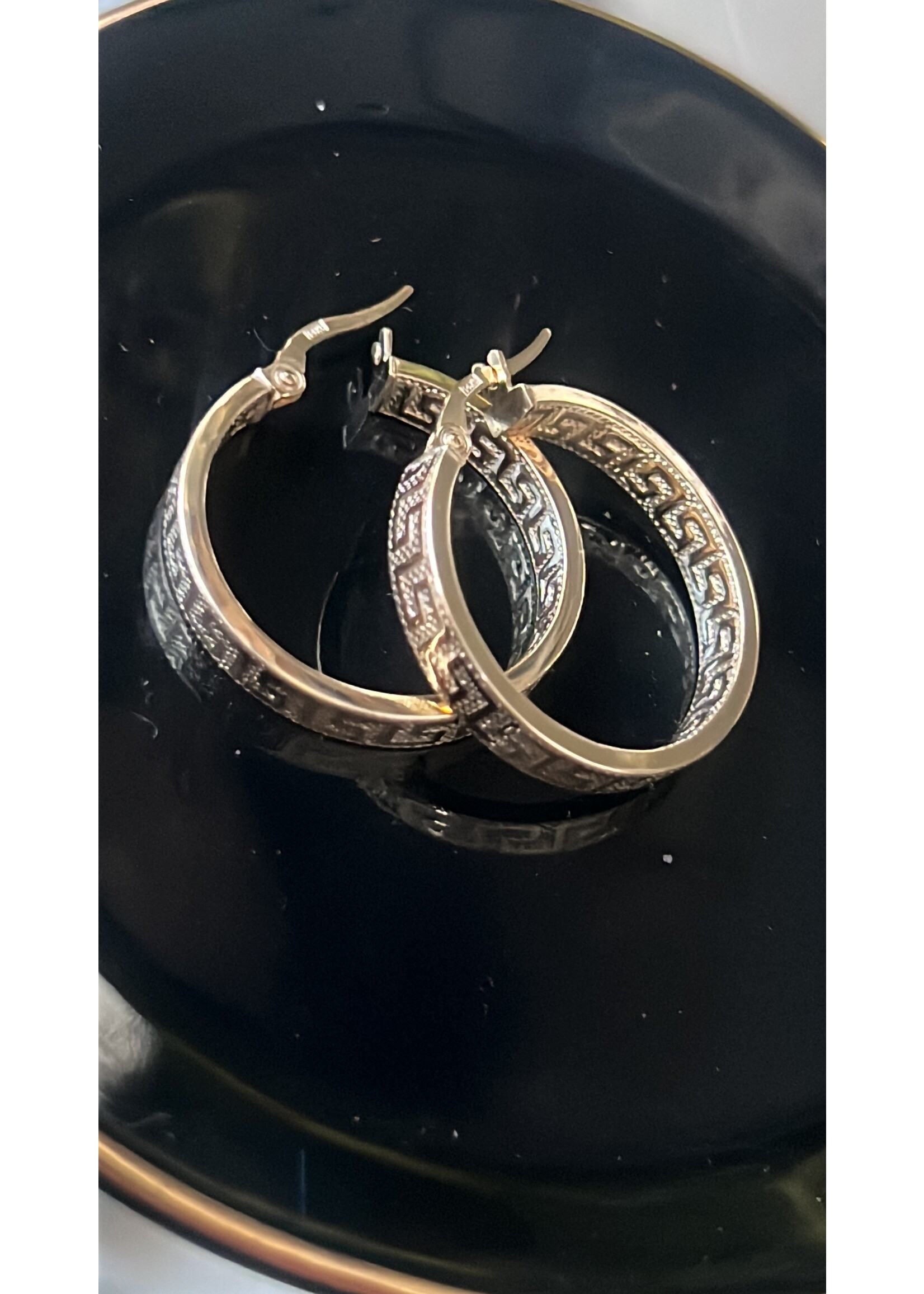 Cataleya jewels Geelgouden 14k  oorringen  met versace motief 18mm.