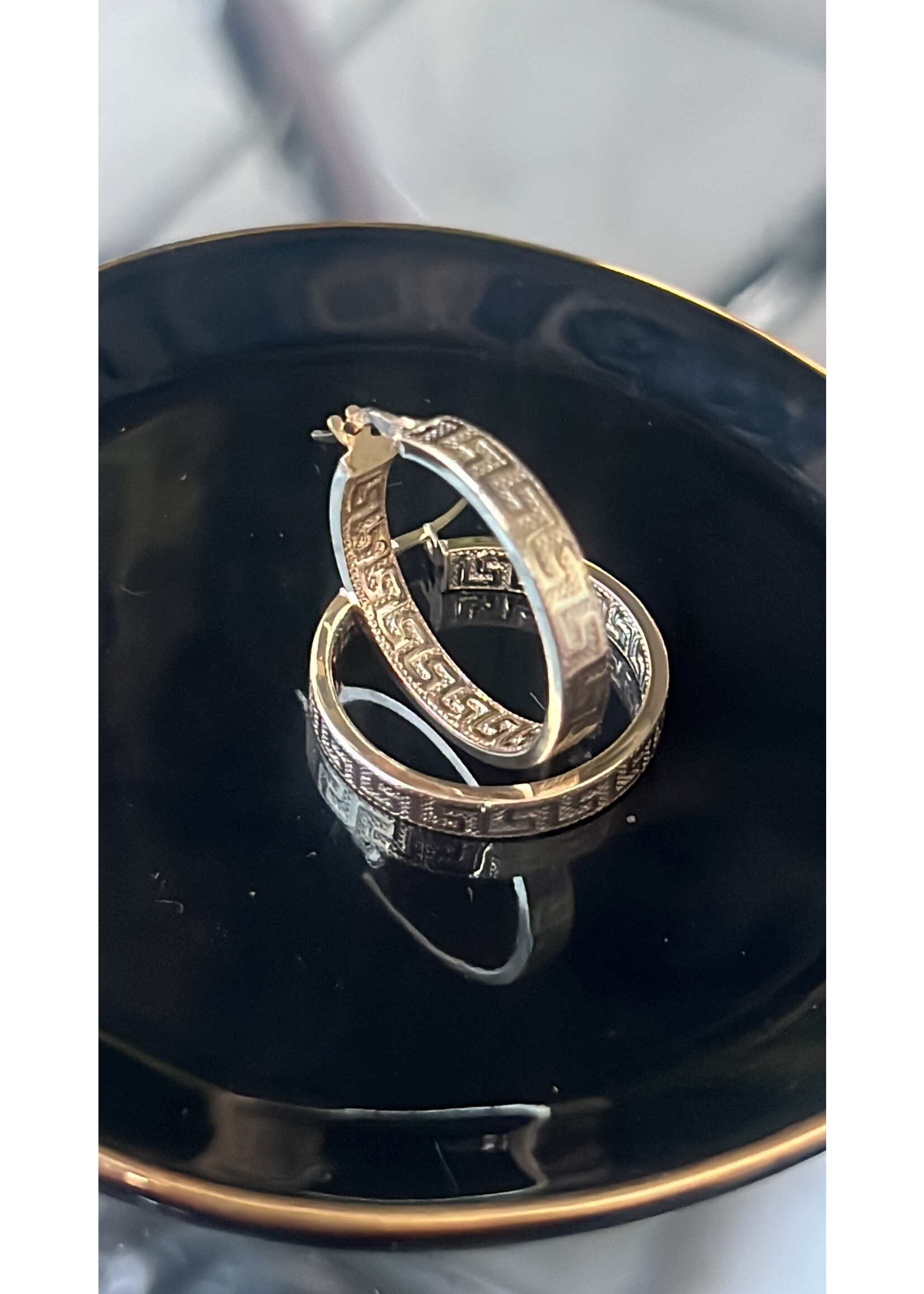 Cataleya jewels Geelgouden 14k  oorringen  met versace motief 18mm.