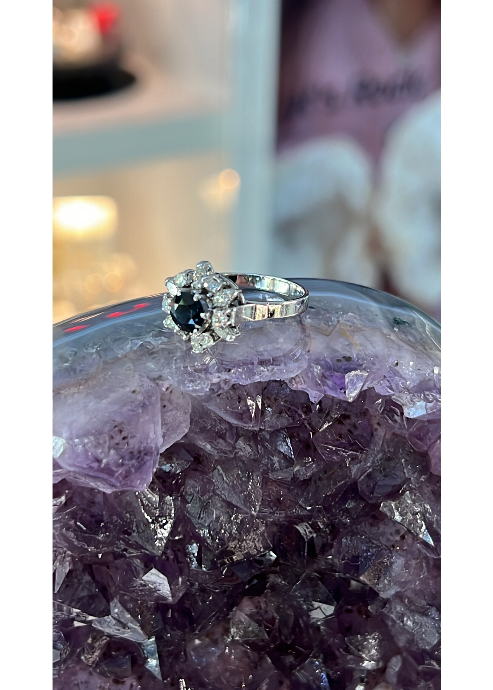 Vintage & Occasion Witgouden ring met briljant en saffier