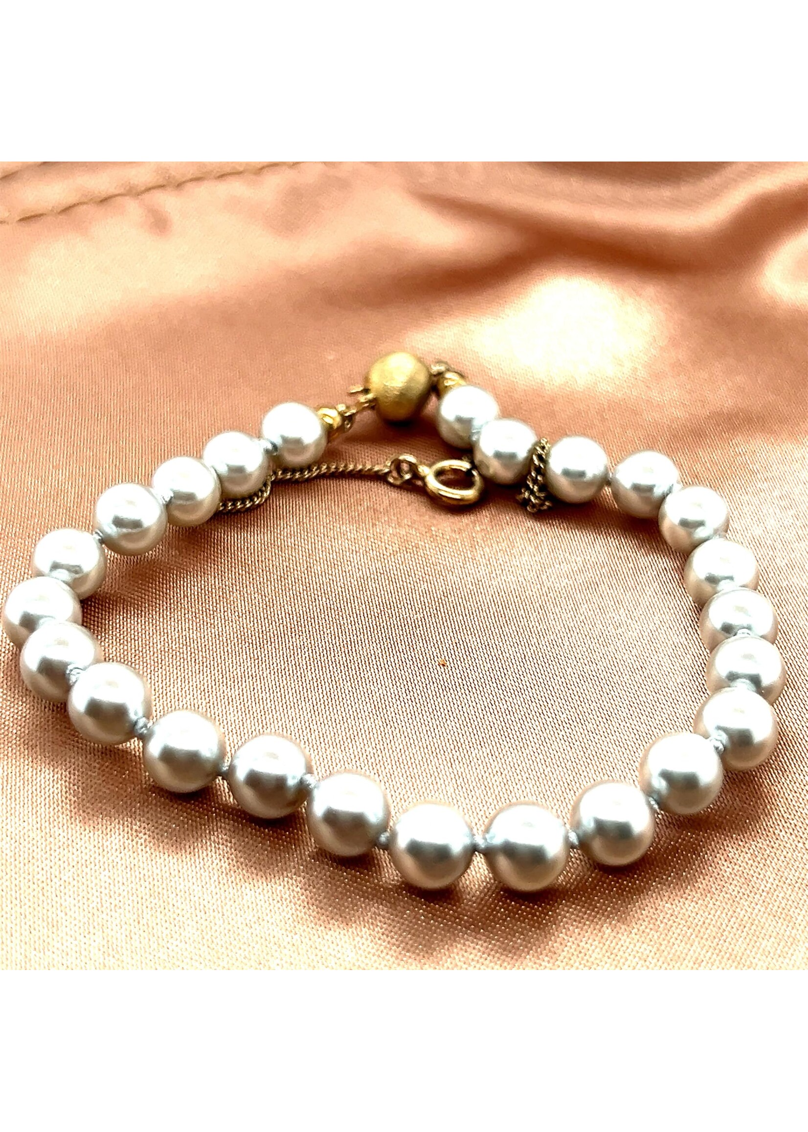 Vintage & Occasion Cataleya Pearls parelarmband grijs 6.5 met zilveren goldplated sluiting 19cm