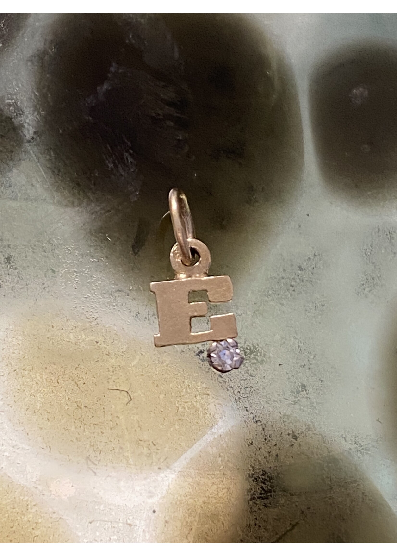 Vintage & Occasion Geelgouden 14k  bedel letter E