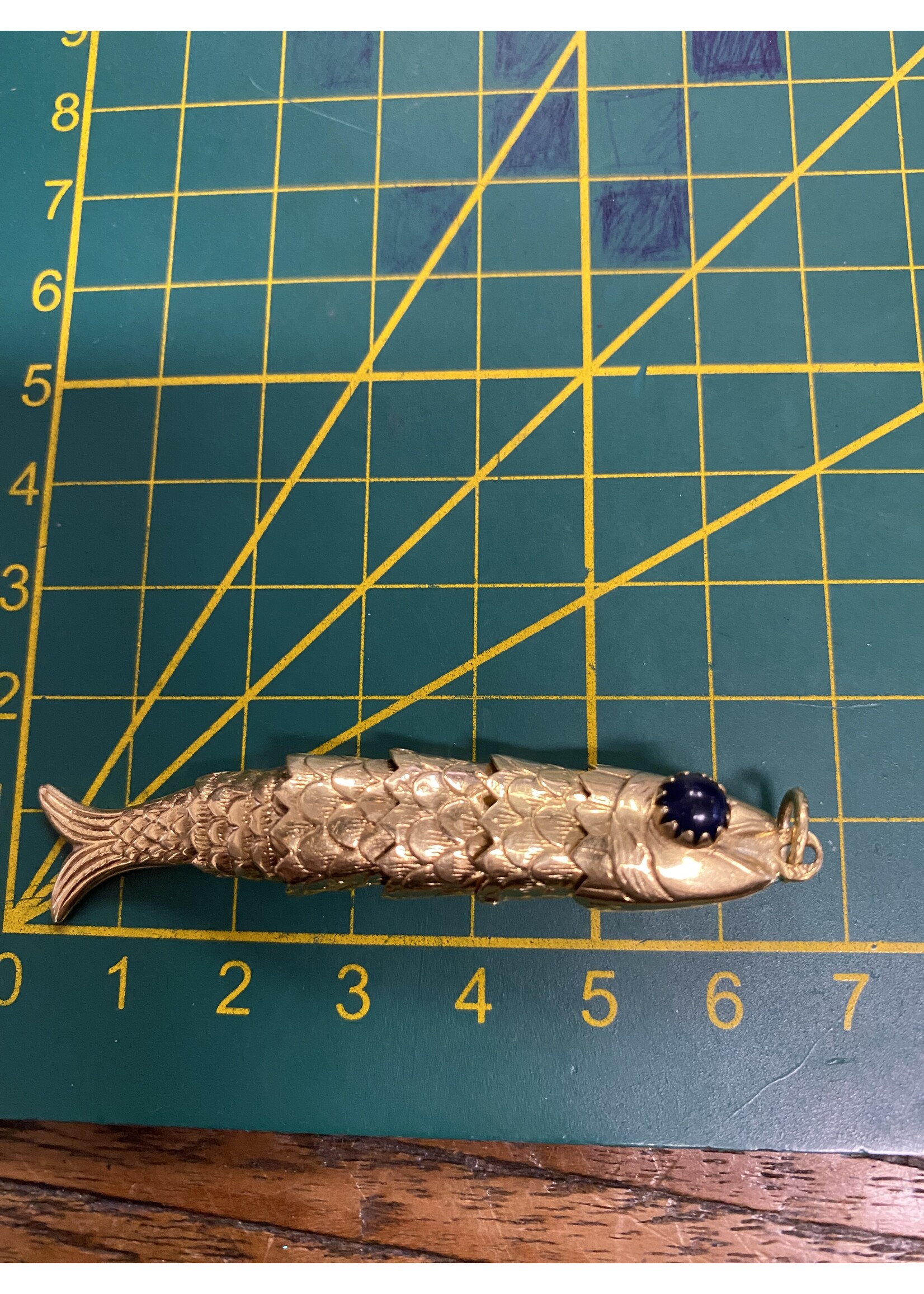 Vintage & Occasion Geelgouden 18k beweegbare  hanger vis onyx oogjes