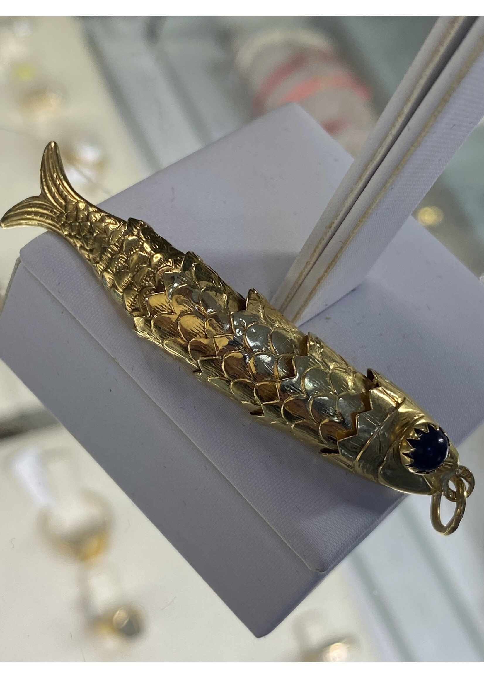 Vintage & Occasion Geelgouden 18k beweegbare  hanger vis onyx oogjes