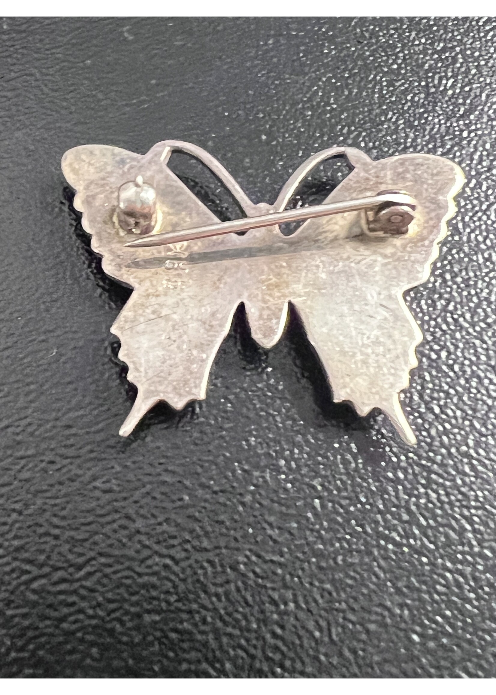Vintage & Occasion Zilveren broche met parelmoer vlinder