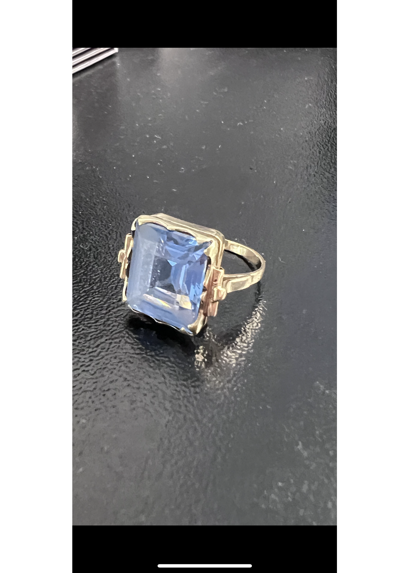 Vintage & Occasion Occasion geelgouden ring met felblauwe topaas – 14k maat 17.5 | Juwelier Jansen