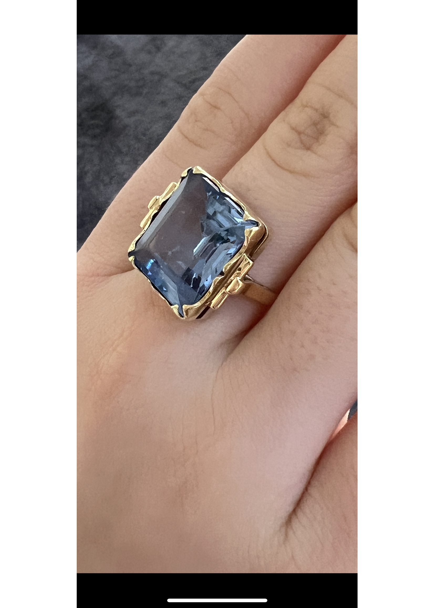 Vintage & Occasion Occasion geelgouden ring met felblauwe topaas – 14k maat 17.5 | Juwelier Jansen