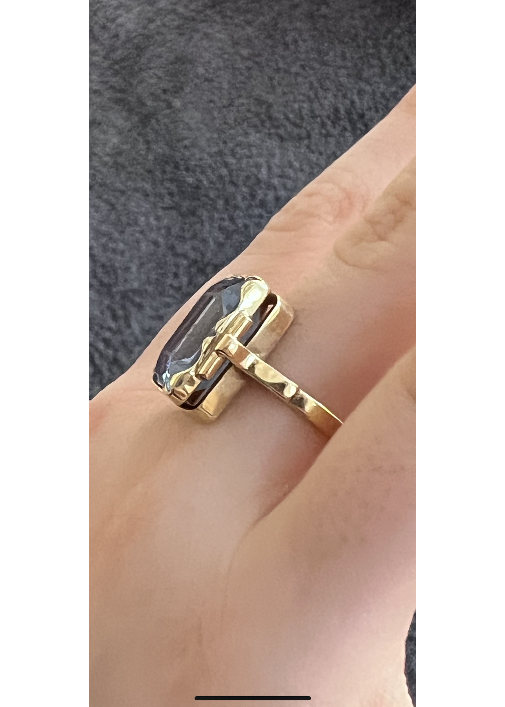 Vintage & Occasion Occasion geelgouden ring met felblauwe topaas – 14k maat 17.5 | Juwelier Jansen