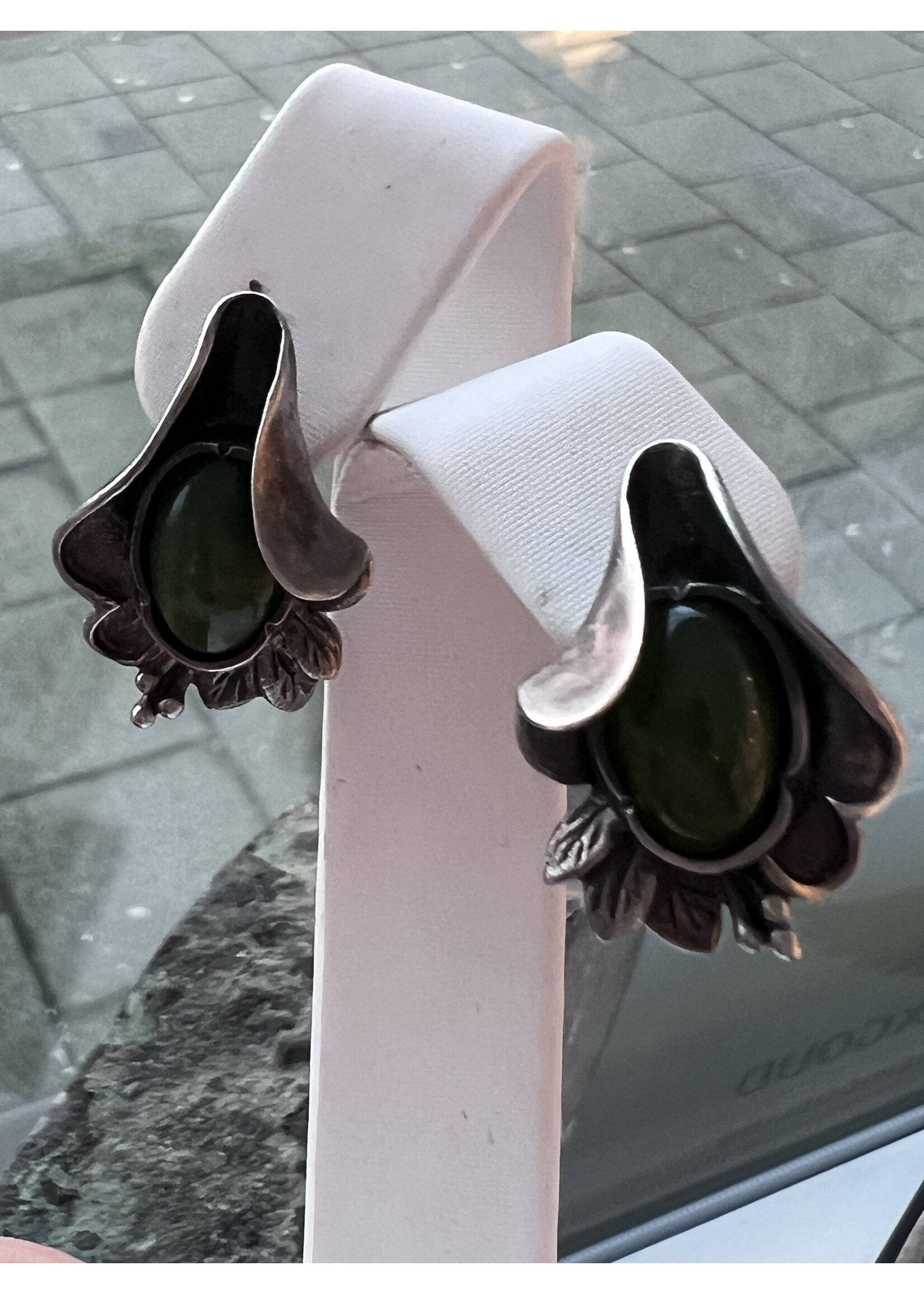 Vintage & Occasion Zilveren oorhangers bloem met jade