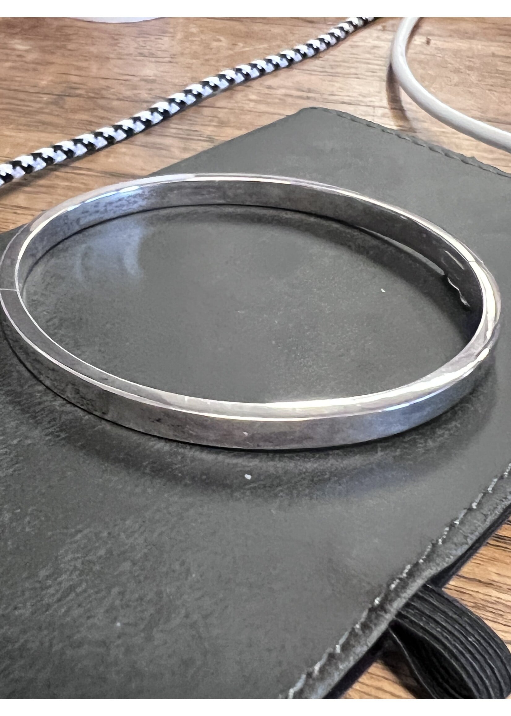 Vintage & Occasion Zilveren bangle massief