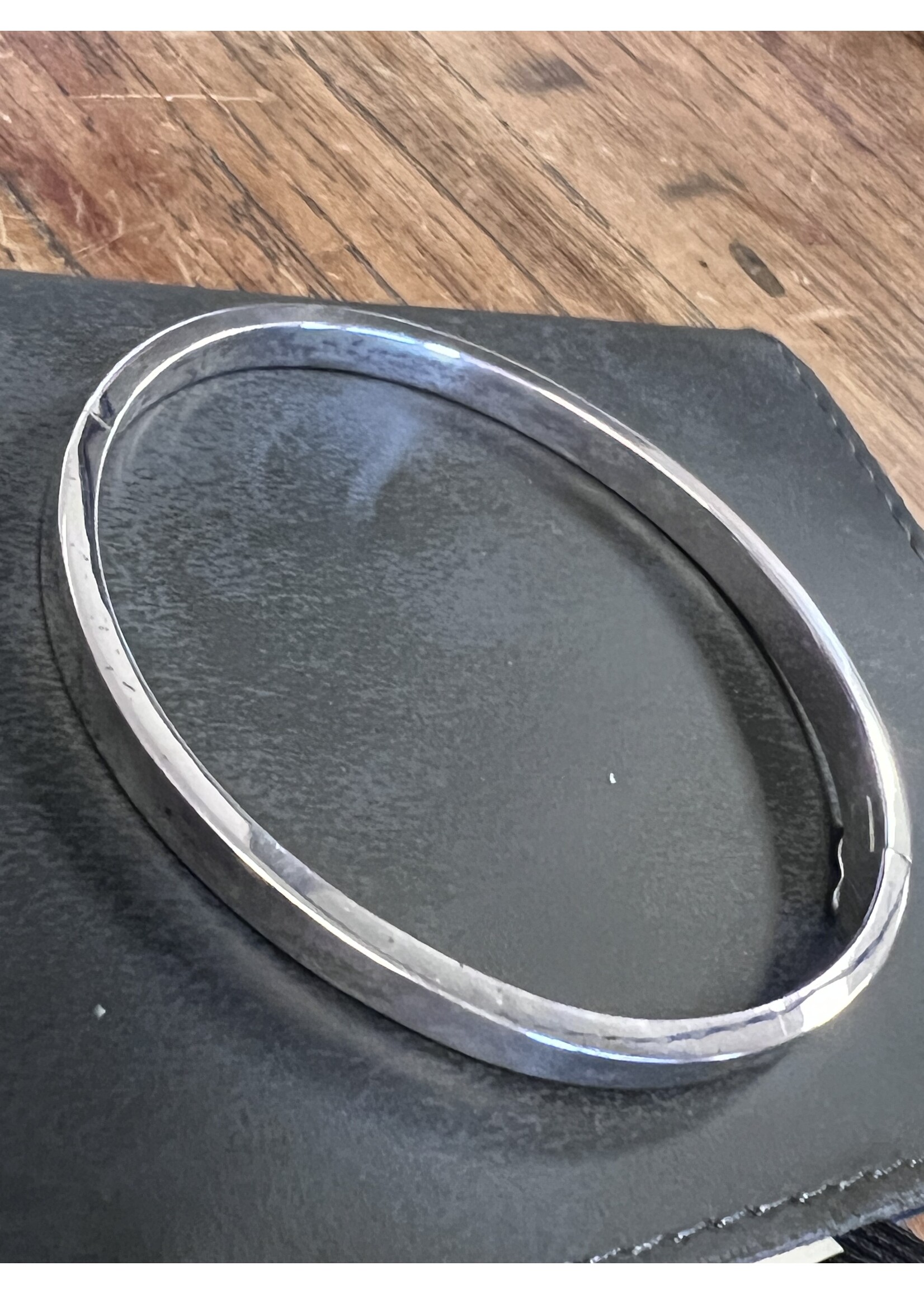Vintage & Occasion Zilveren bangle massief