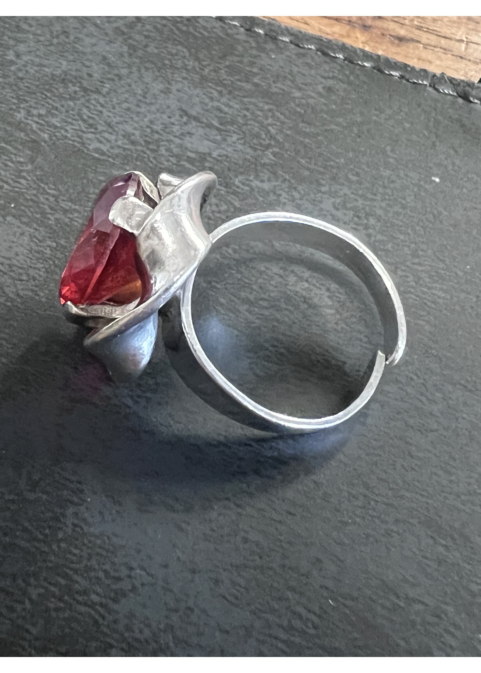 Vintage & Occasion zilveren ring met grote rode steen