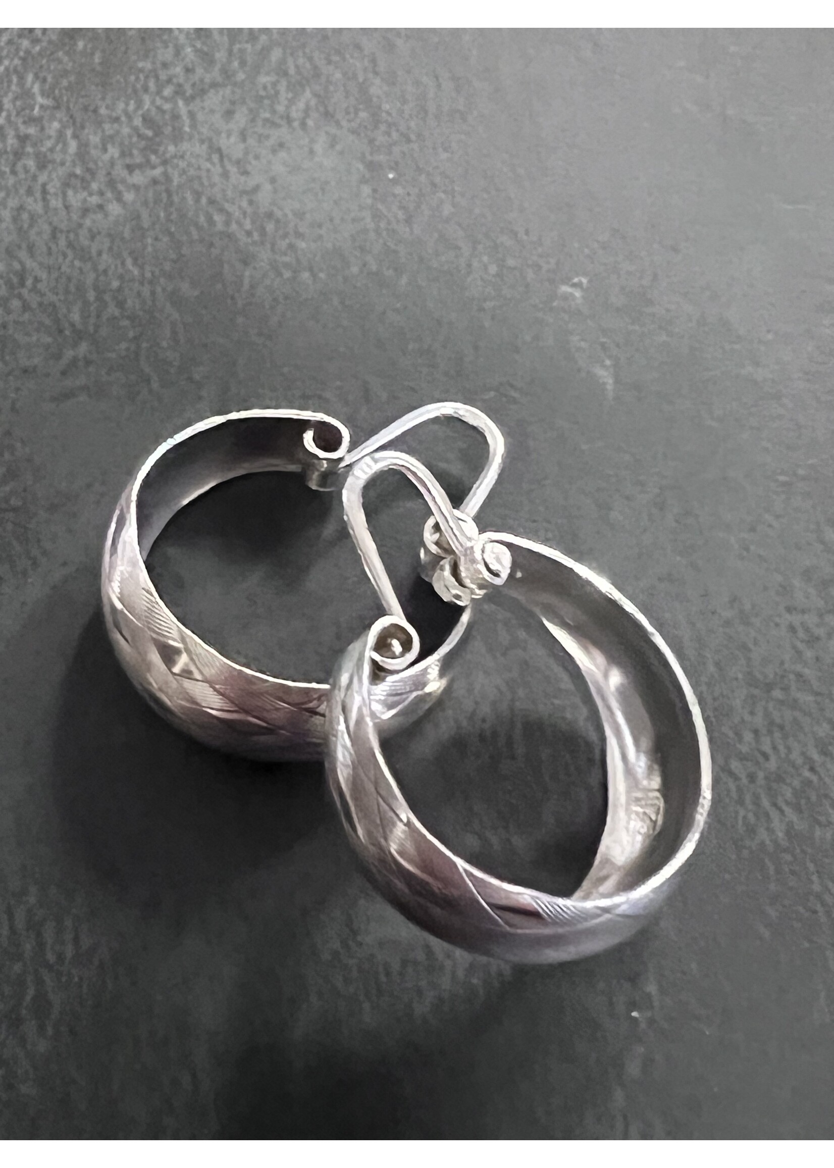 Vintage & Occasion Zilveren creolen met gevlochten motief