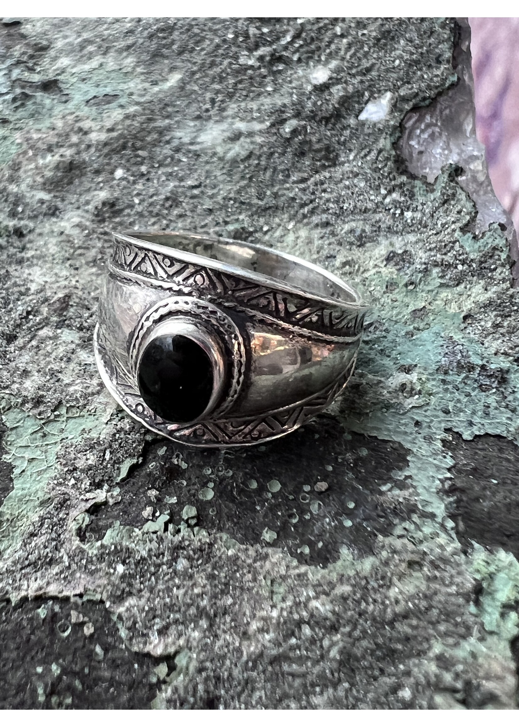 Vintage & Occasion Zilveren ring met emaille zwarte ovaal