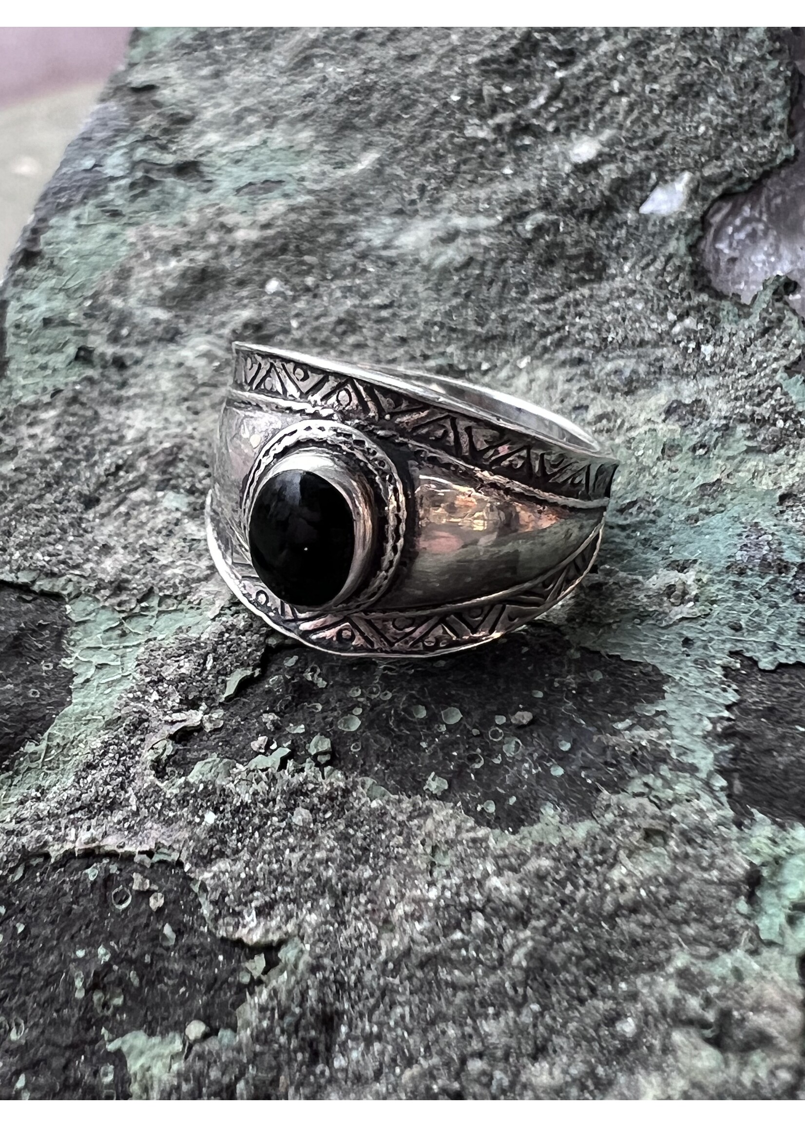 Vintage & Occasion Zilveren ring met emaille zwarte ovaal