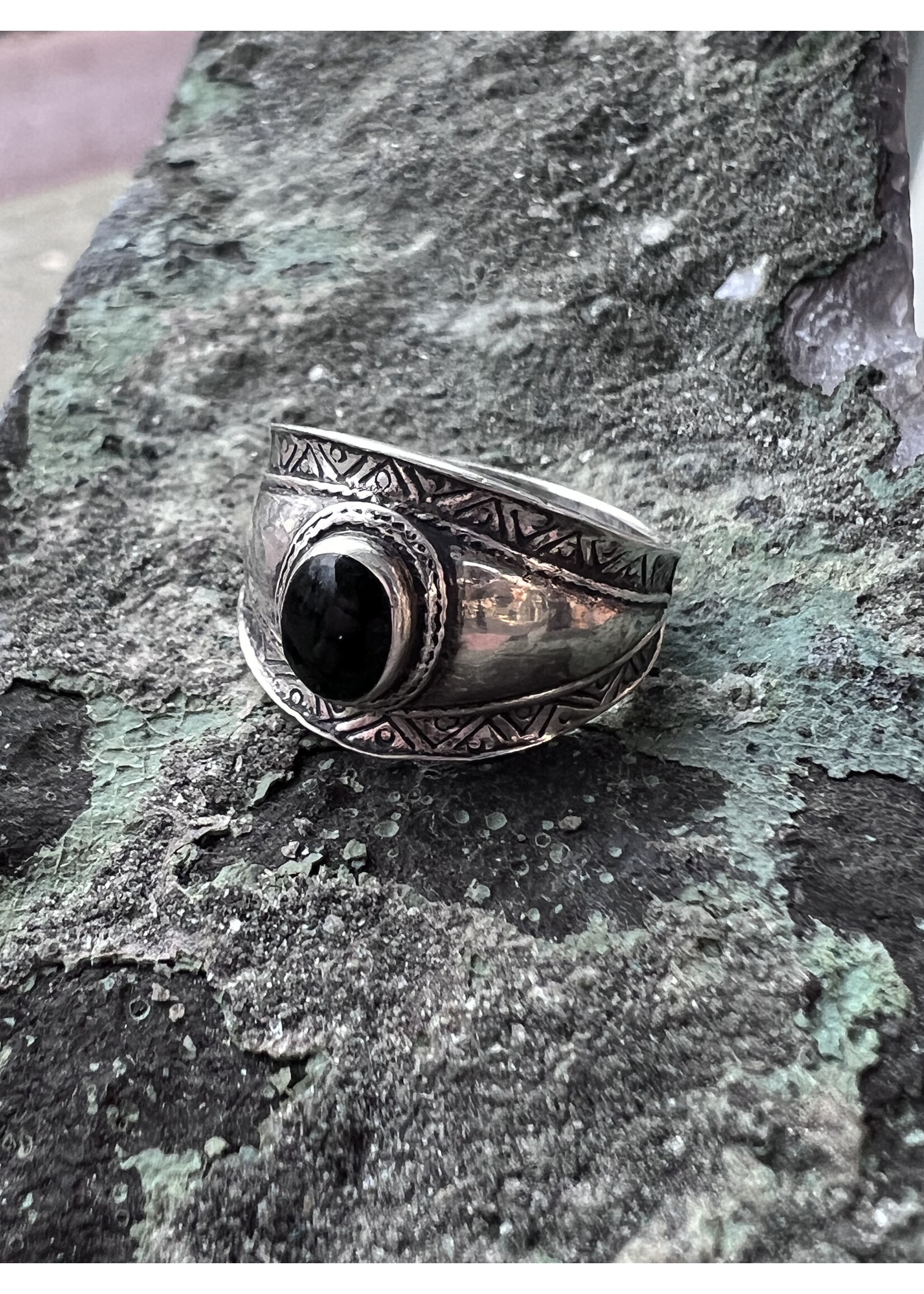 Vintage & Occasion Zilveren ring met emaille zwarte ovaal