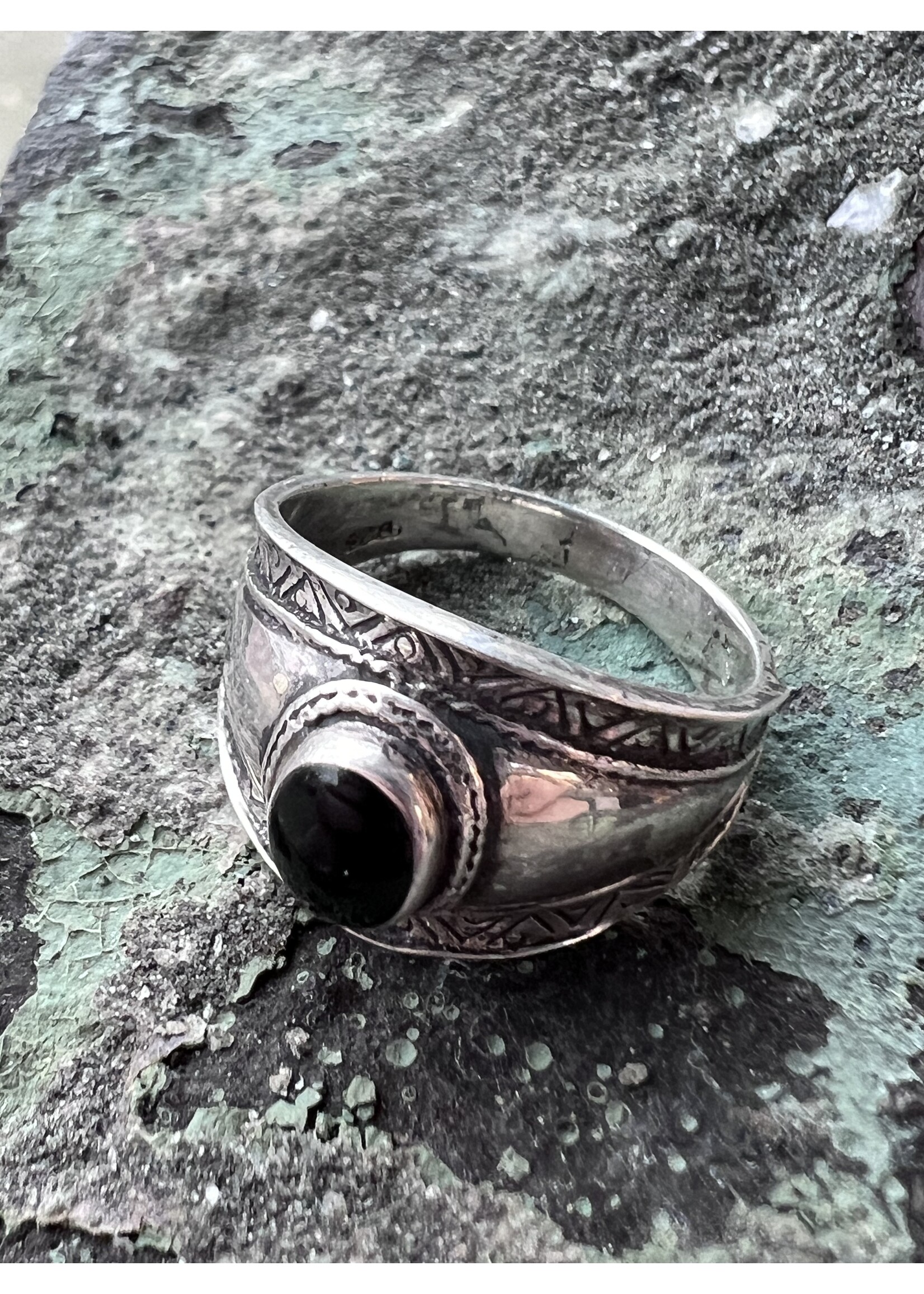 Vintage & Occasion Zilveren ring met emaille zwarte ovaal