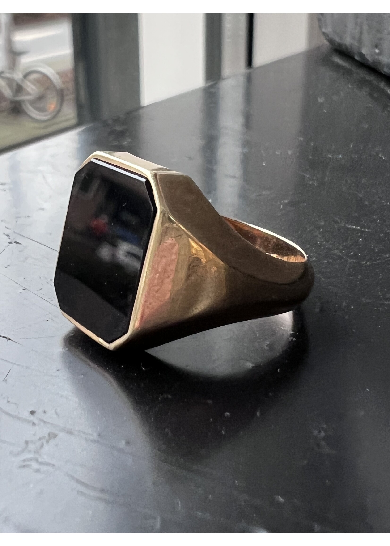 Vintage & Occasion Geelgouden zegelring met onyx steen - maat 21